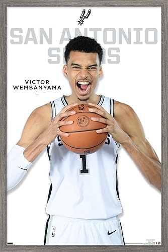 Trends International NBA San Antonio Spurs - Póster de pared de Victor Wembanyama Feature Series 23, 22.4 pulgadas de largo x 14.7 pulgadas, versión