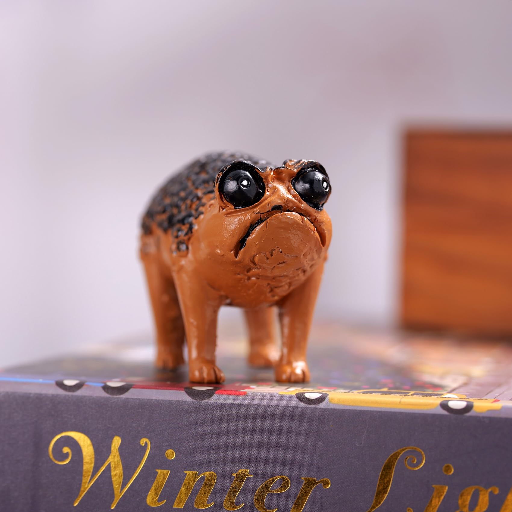 Kvekstio Ugly Funny Grumpy Frog Statue, Weird Resin Angry Toad Sculpture for Outdoor Garden Yard, Novelty Home Office Desk Decor, Unique House Warming Frog Gift Decoration
