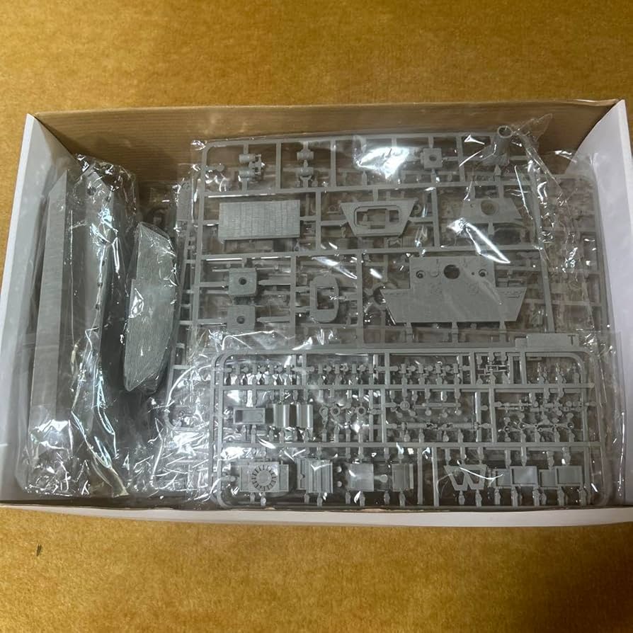 Amazon | 戦車プラモデル タコム 1/35 キングタイガー戦車フル