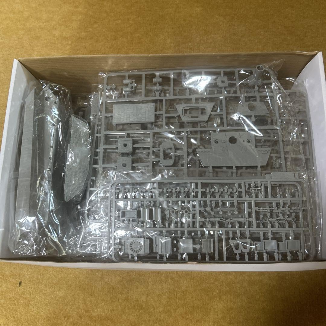 戦車プラモデル　タコム 1/35 キングタイガー戦車フルインテリア Amazon | 戦車プラモデル タコム 1/35 キングタイガー戦車フル