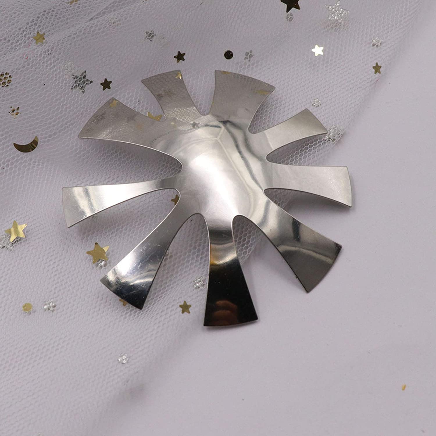 Generico French Manicure Template Nail Cutter Plate French Manicure Nail Art Making Modulo in Acciaio Inox Acrilico Clipper Plate per Le Donne ArgentoMolto Bello e Pratico.