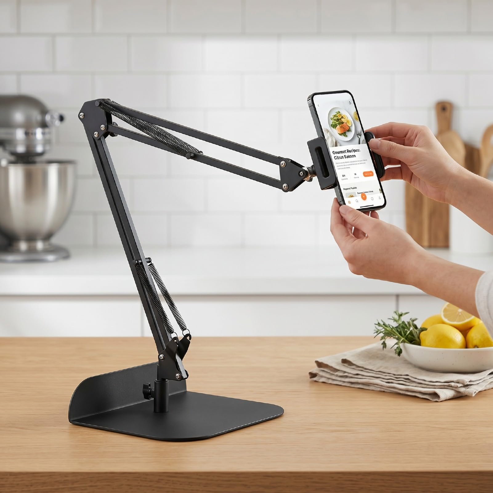 Bett-Telefon- und Tablet-Halterung mit Bluetooth-Fernbedienung, Telefon-Tablet-Halterung für Kopfteil-Desktop-Sofa, 360°-Drehung, 240°-Klappung, Nicht Beschädigende Fugenbasis,