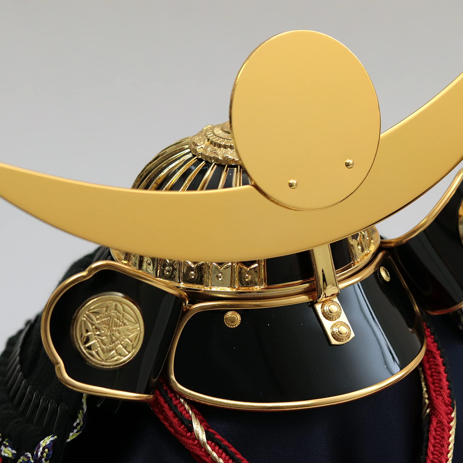 Amazon | 五月人形 兜ケース飾り 13号上杉謙信兜 間口52×奥行31×高さ