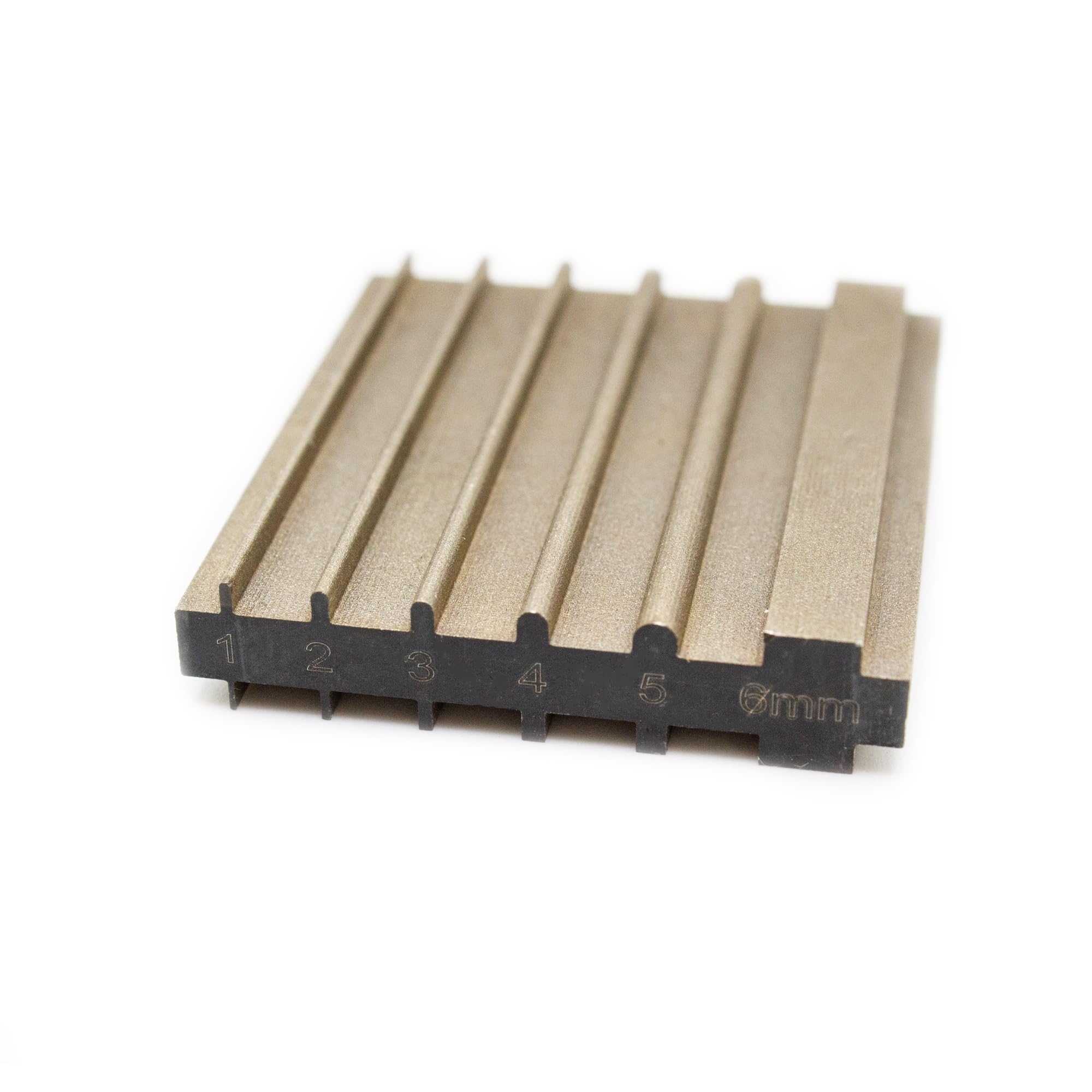 Ciseau à cuir HAND 50x45x9 mm en acier pour affûter et biseauter les tranches