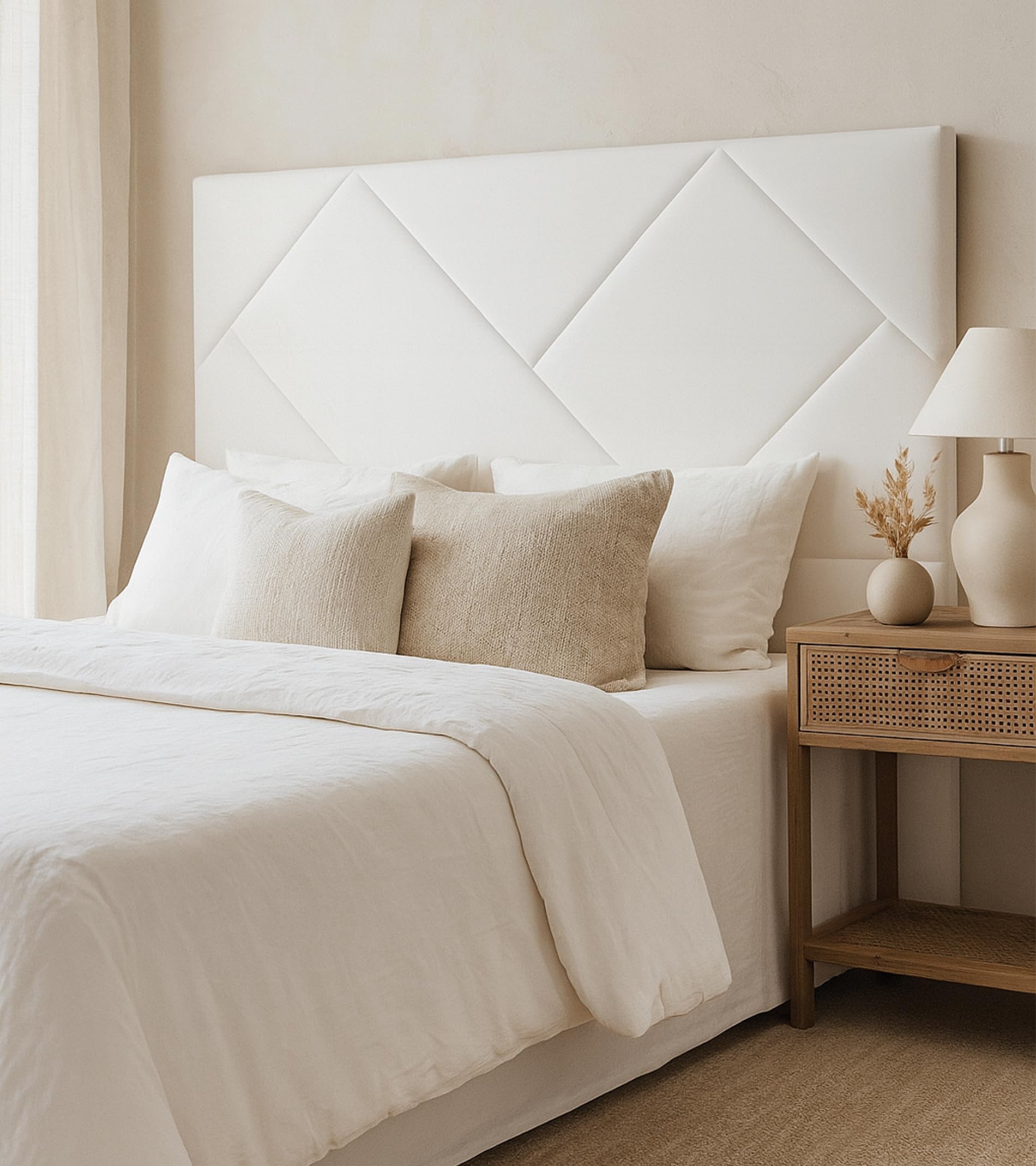 Cabecero Eupa – Tapizado en Polipiel Color Blanco con Diseño Asimétrico y Acolchado Suave, Estilo Moderno para Dormitorio de Matrimonio 150x6x120 cm