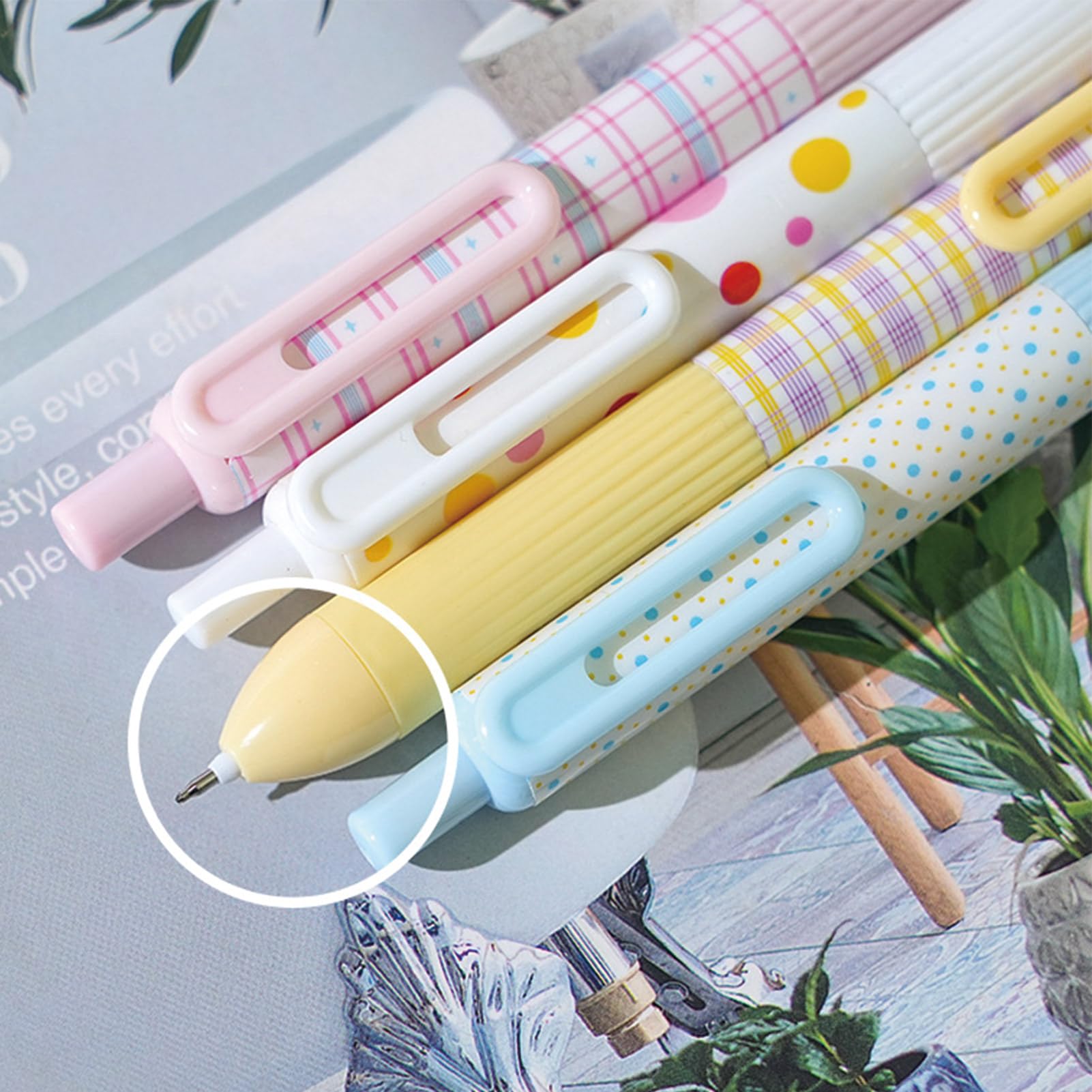 MOZXIRZ 4 penne retrattili a forma di cartone animato, piccole penne gel a pois da 0,5 mm, inchiostro nero, scrittura liscia, per donne, ragazze, ragazzi, ufficio e scuola (puntini)