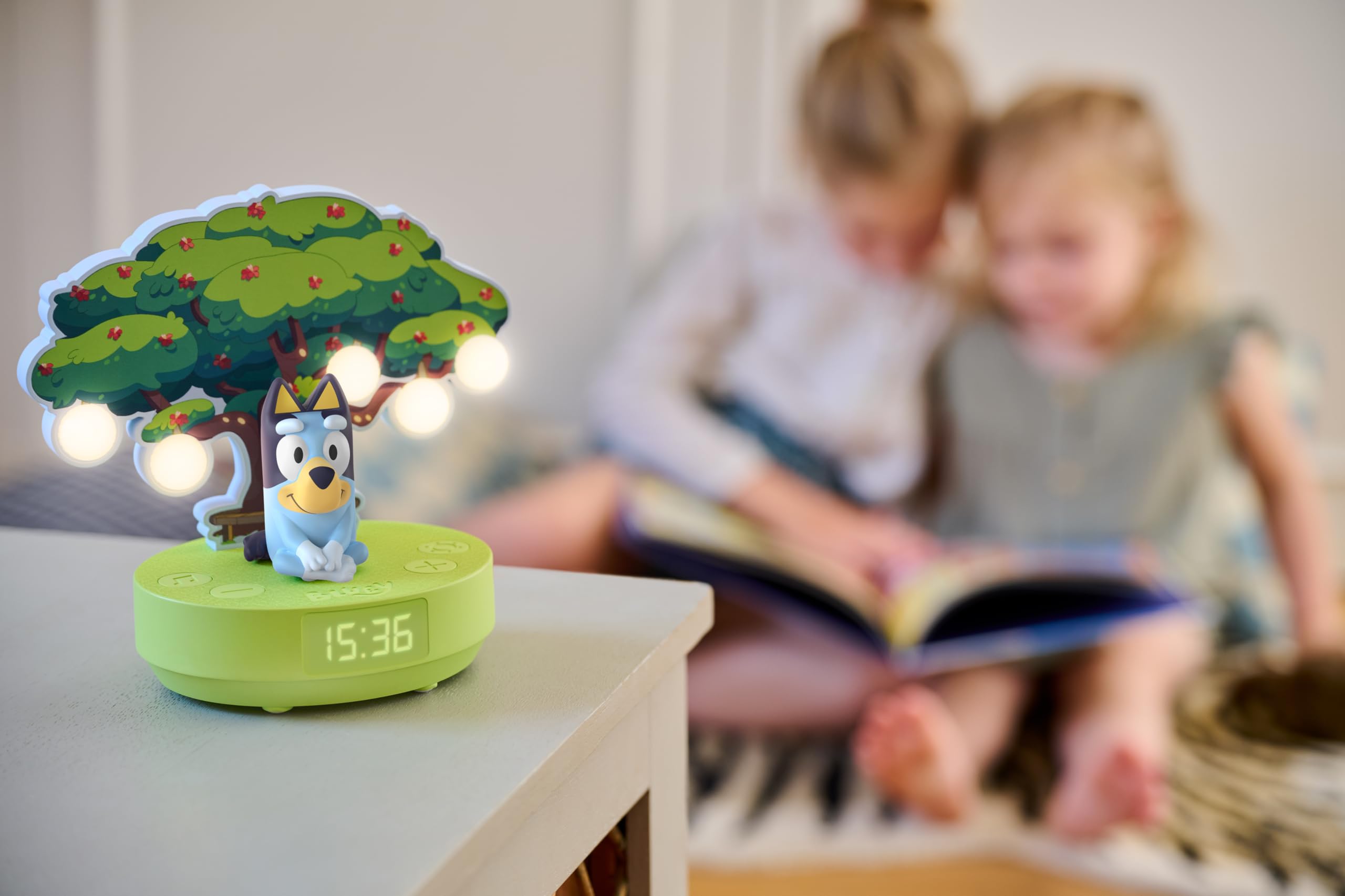 BIGBEN Luz nocturna musical y reloj despertador con música inalámbrica BLUEY, con licencia oficial - Batería recargable - Diseño original - LUZ