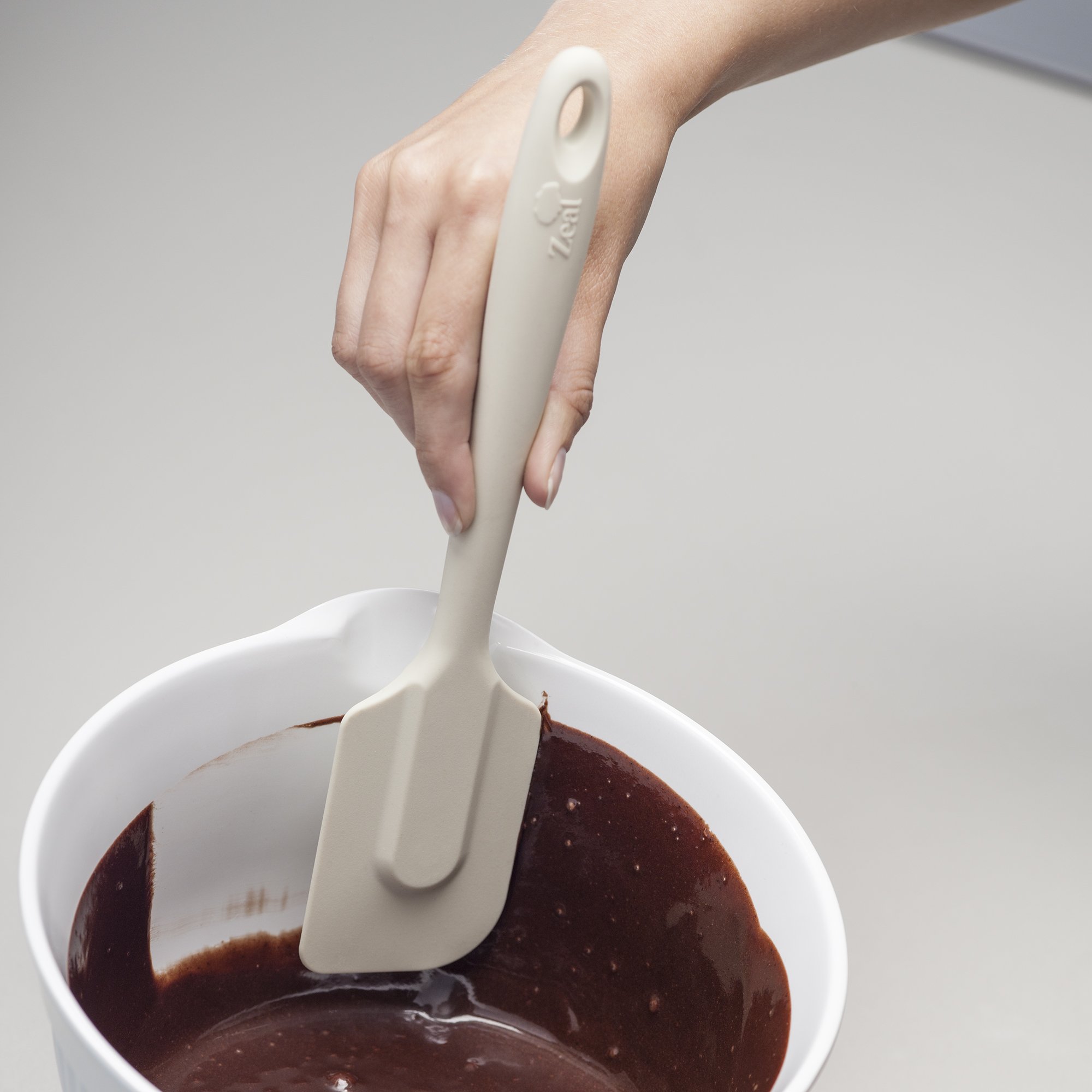 Zeal JSET45C - Set di 5 pinze antiaderenti in silicone, spatola, cucchiaio, colore: crema