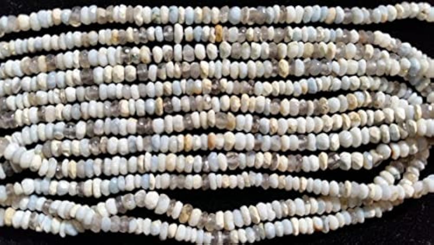 Perles opale bleue facettées 4mm pour harmoniser vos colliers de pierres