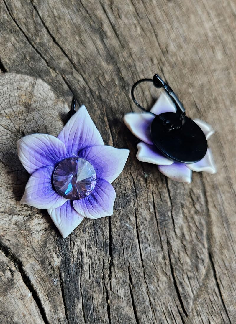 ByMomu - Pendientes blancos lilas flores de arcilla polimerica, hechos a mano, pieza unica, regalo original