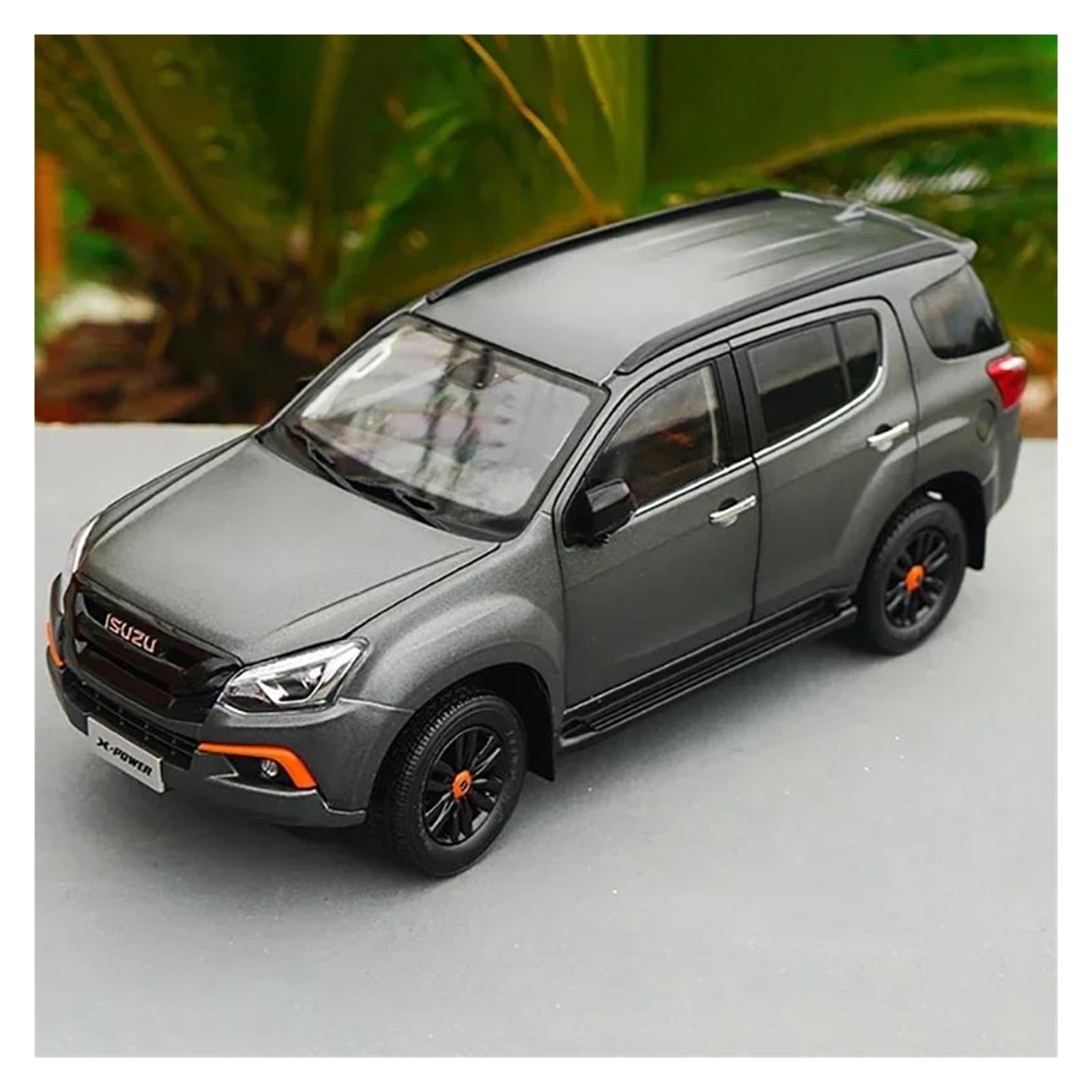 Metallo Scala Replica 1 18 per Isuzu MU-X SUV modello veicolo fuoristrada in lega pressofusa collezione decorazioni per la casa Hobby Veicoli Giochi Set