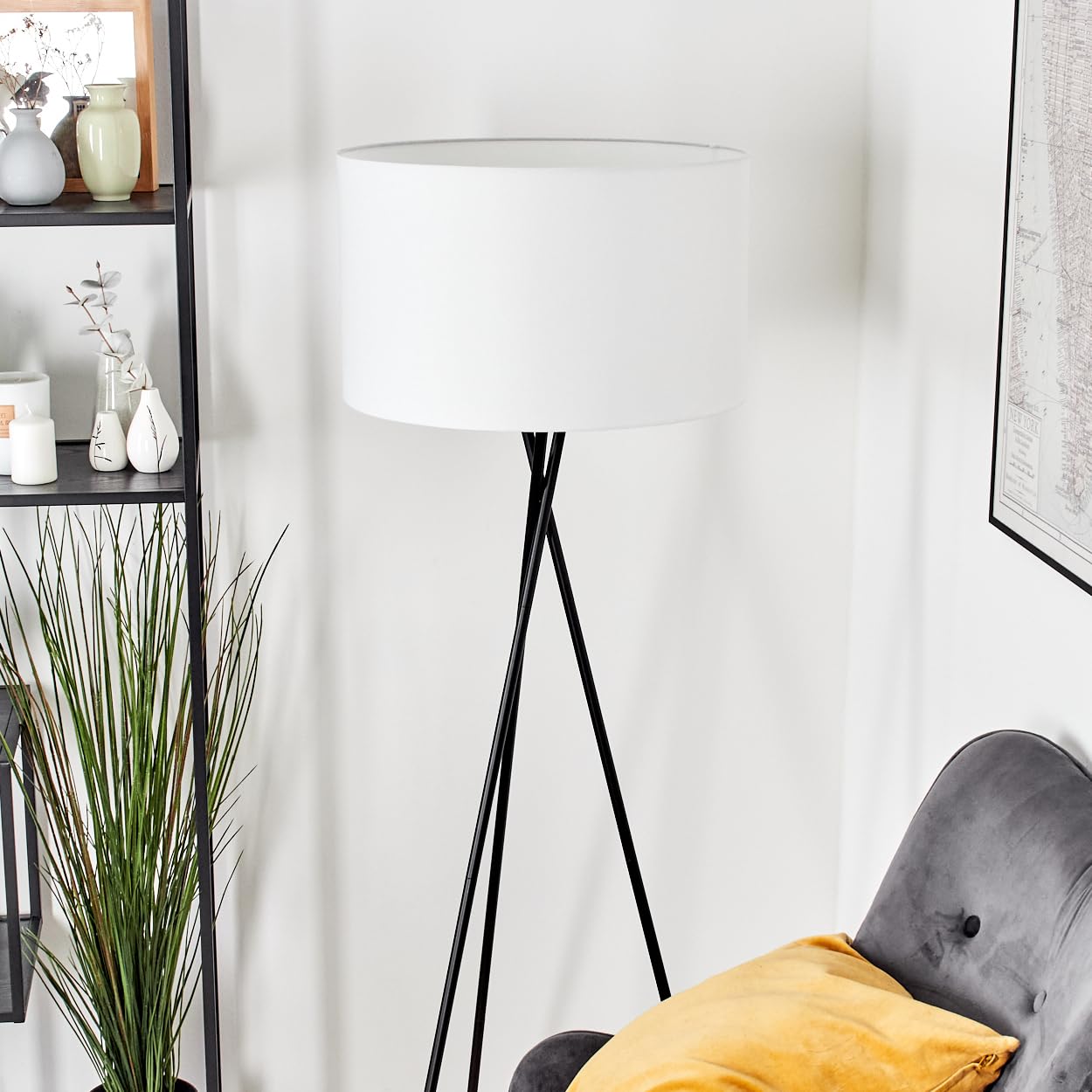 HOFSTEIN Stehleuchte Flemming, Stehlampe aus Metall im modernen Design mit Schirm aus Stoff, Ø 50 cm, 157,5 cm, E27, mit Fußschalter - Wohnzimmer, Schlafzimmer, Esszimmer, Flur
