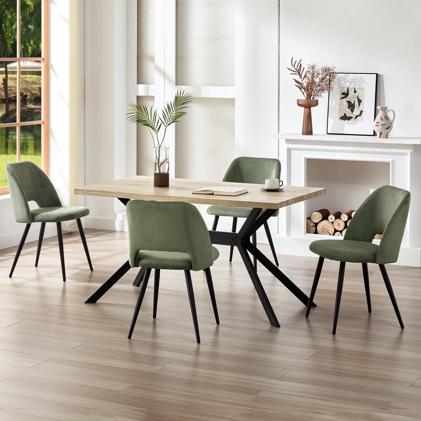 Esstisch-Set mit 4 grünen Esszimmerstühlen, rechteckiger Tisch in Heller Holzfarbe 140 x 80 x 76 cm, Esszimmerstühle mit ausgeschnittener Rückenlehne