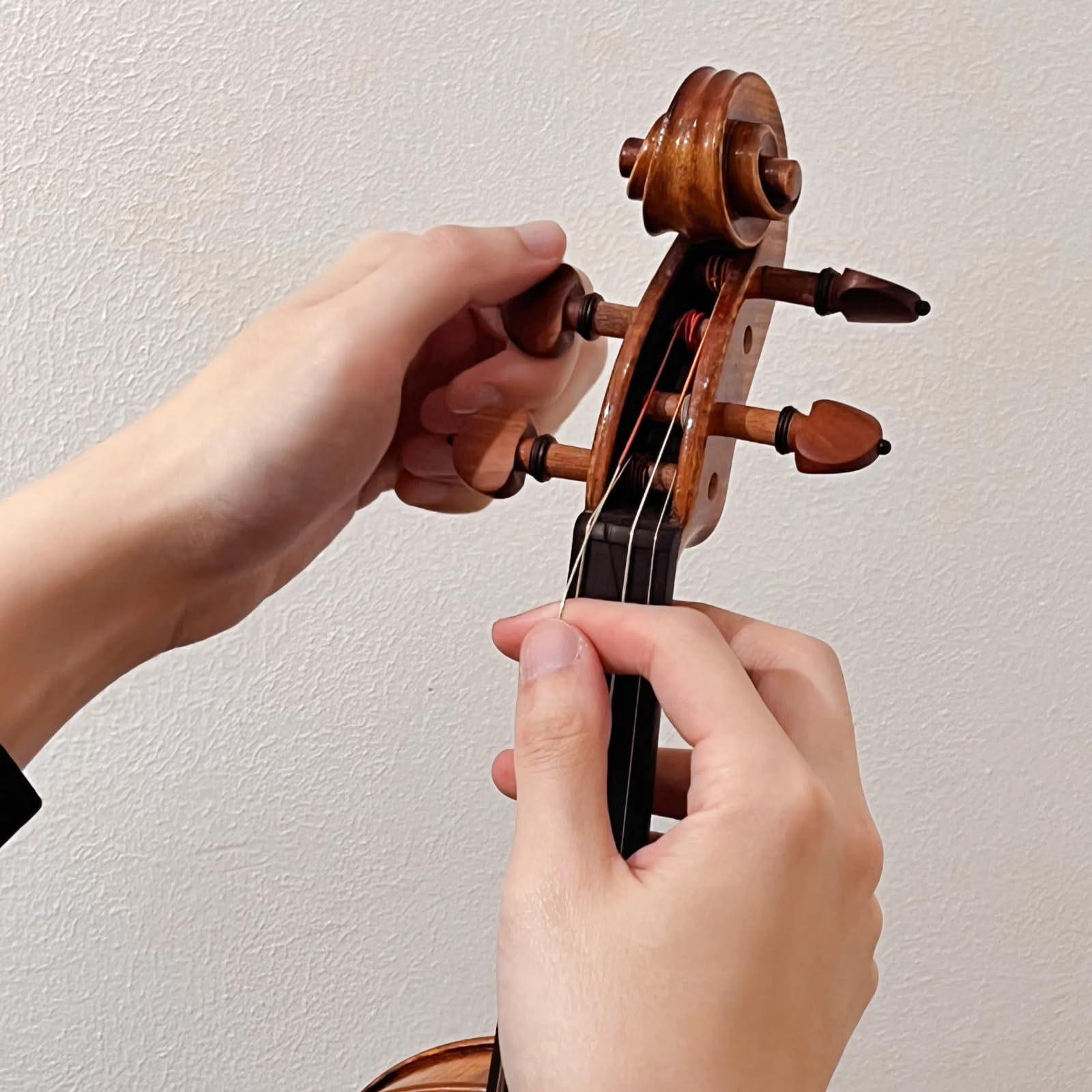 Jeu de cordes universelles pour violon 4/4 & 3/4 | Calibre moyen, noyau synthétique de qualité supérieure, enroulement argenté D & G, aluminium pour A, son riche, toucher doux, testé en concert