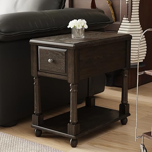MODERION Mesa auxiliar estrecha de madera maciza con cajón, estantes de almacenamiento laterales para sofá, mesita de noche delgada, teléfono para