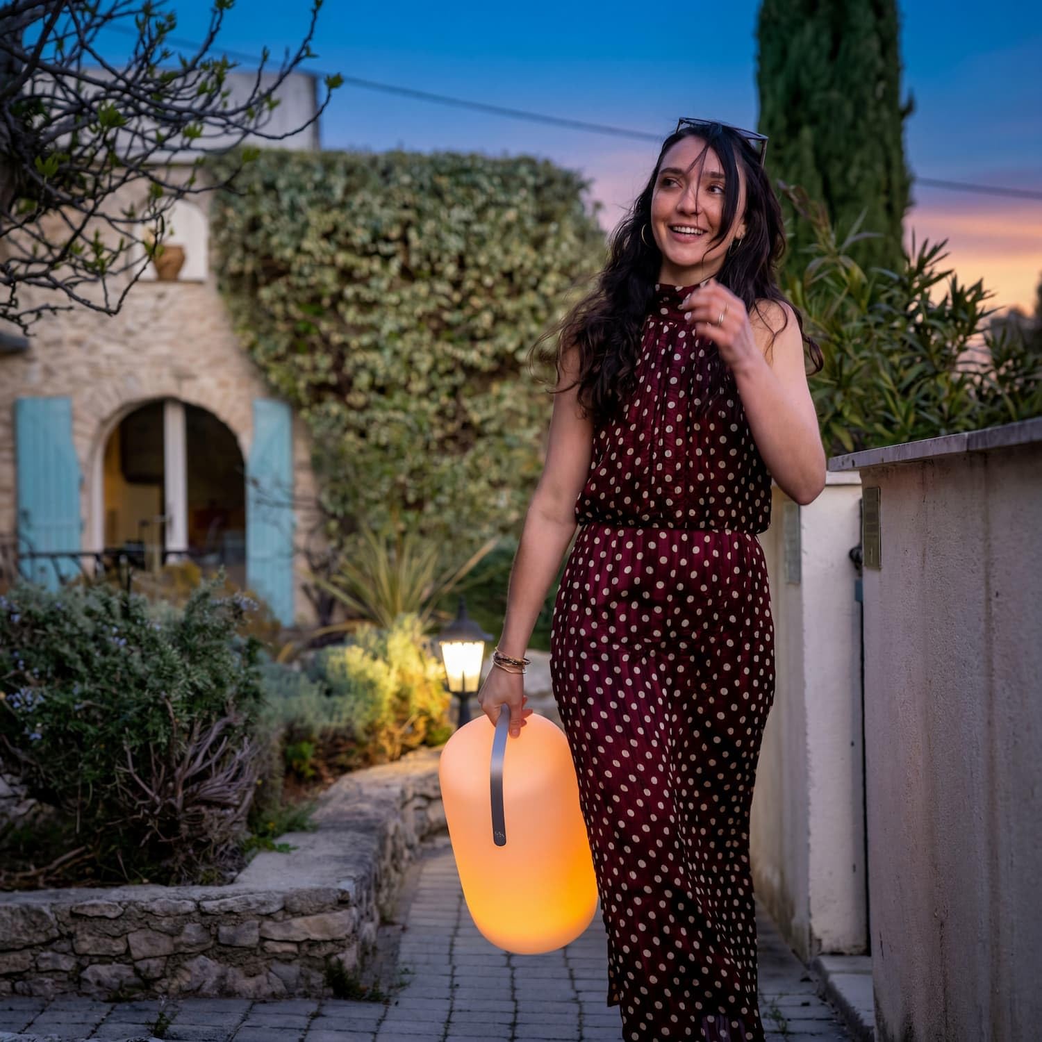 GuirLED Lampe Nomade d'extérieur Solaire & Secteur RGB+W 100% Autonome & Télécommandé