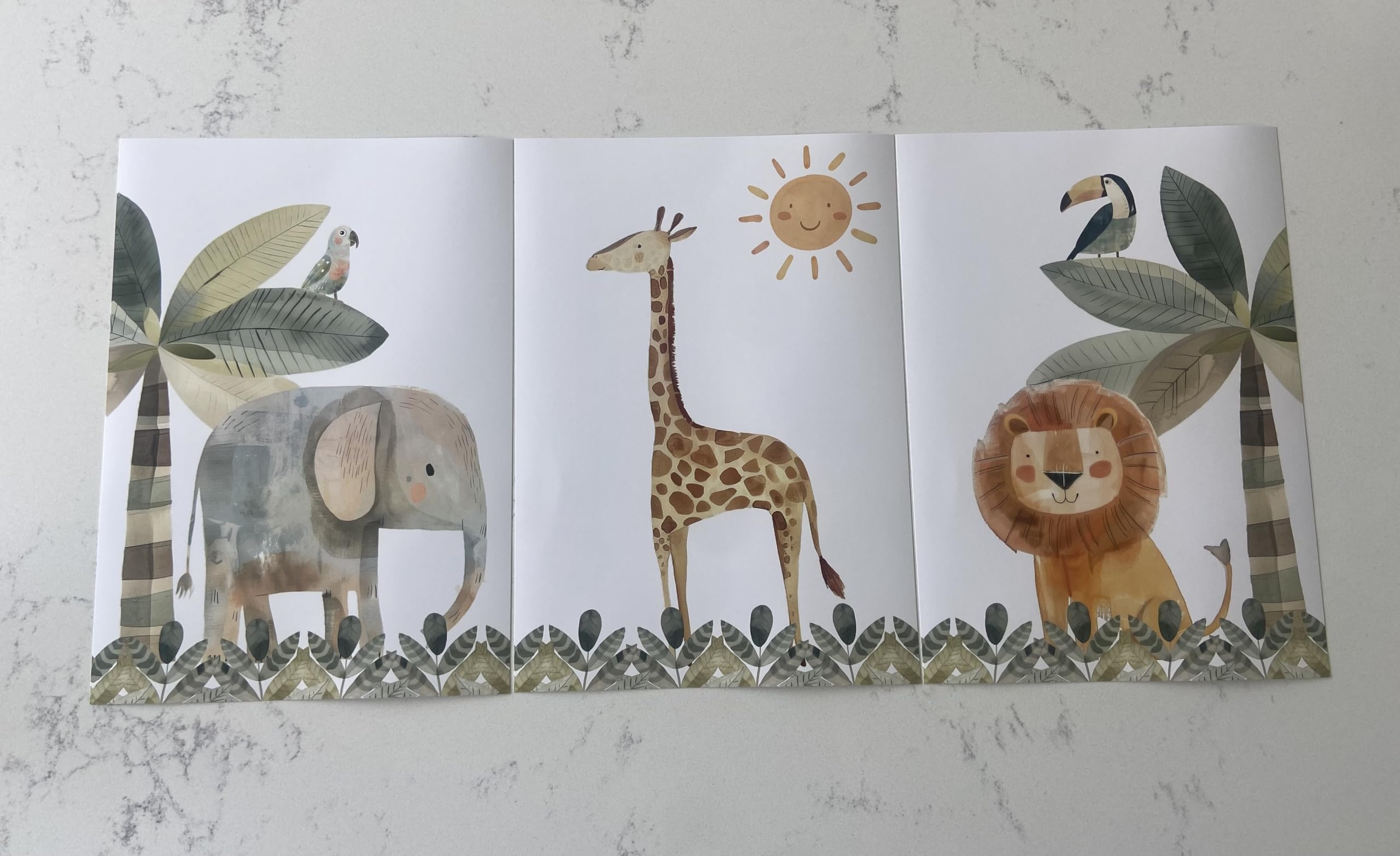 Eviepops Prints Quadri Cameretta Safari – Set di 3 Stampe Animali Acquerello Elefante, Giraffa, Leone Toni Neutri Decorazione Parete Bambini e Sala Giochi (A3)