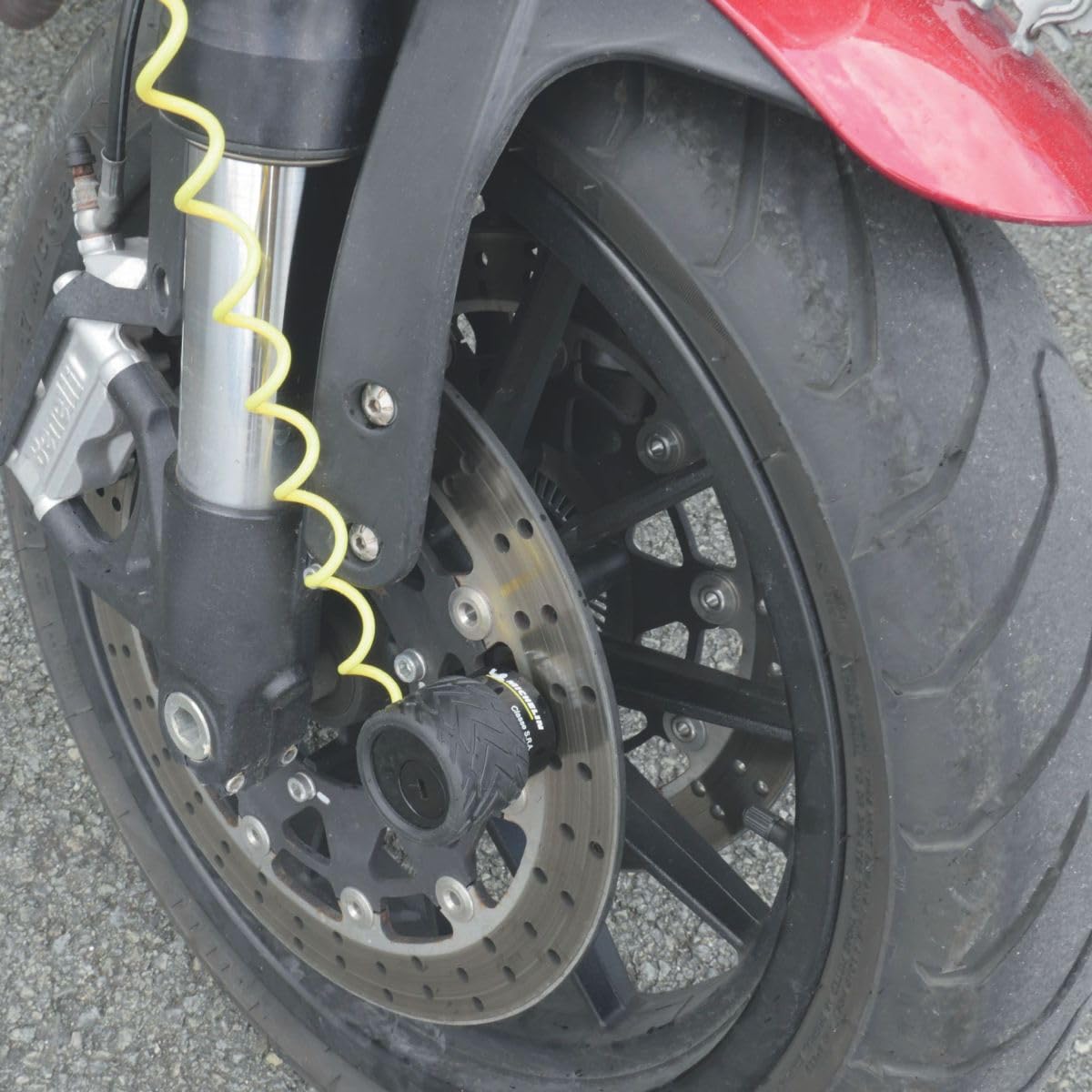 MICHELIN - Antivol Bloque Disque Universel SRA avec Cordon de Rappel - Sécurité Moto et Scooter 10/10 - Résistance Exceptionnelle - Acier Trempé - 3 Clés Réversibles - Dimensions : 70mm x ø48mm