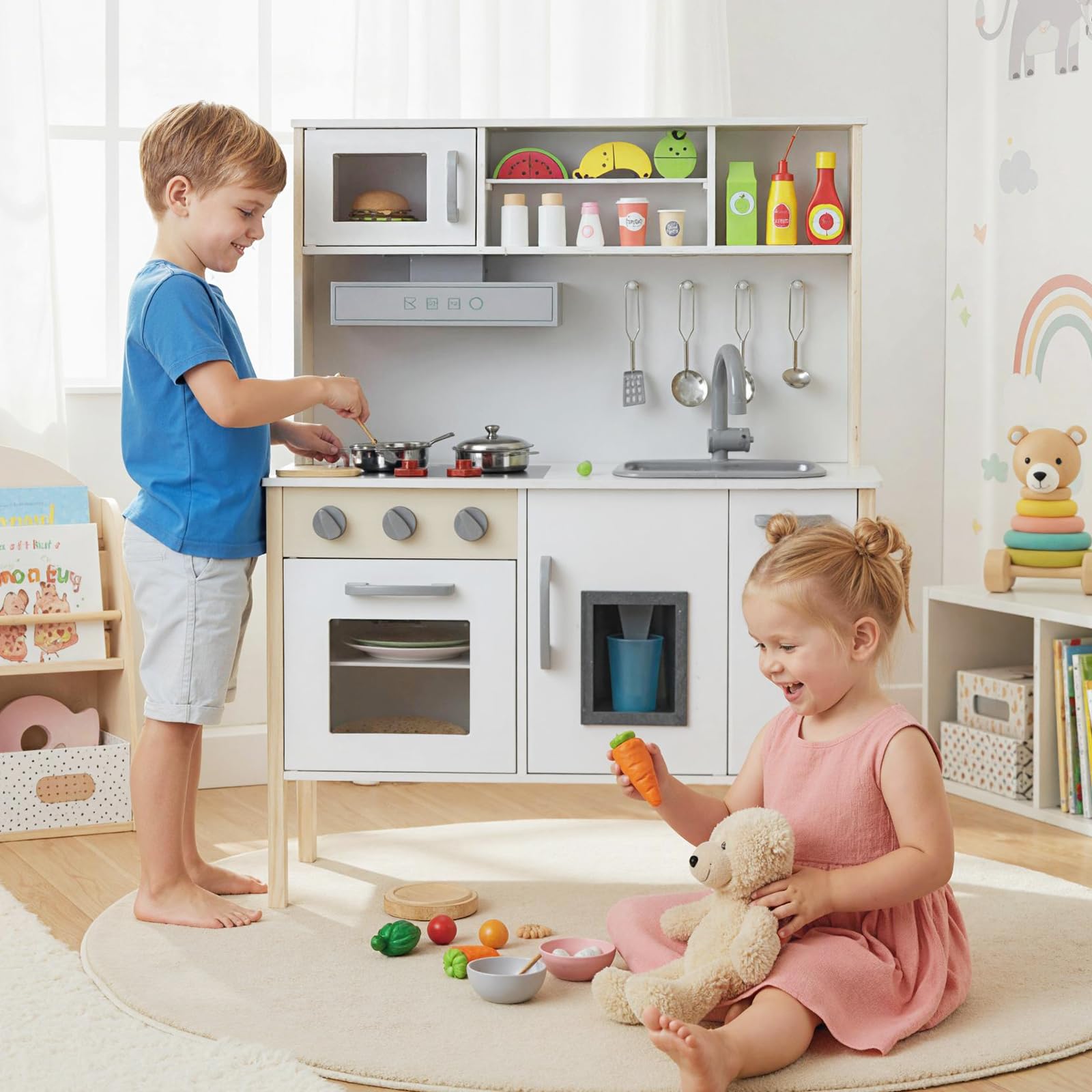 GYMAX Cucina Giocattolo per Bambini, Set da Cucina in Legno Imitazione con Lavello Rimovibile, Cappa da Cucina e Fabbricatore di Ghiaccio, 18 Accessori Completi, per Bambini da 3 a 6 Anni (Bianco)