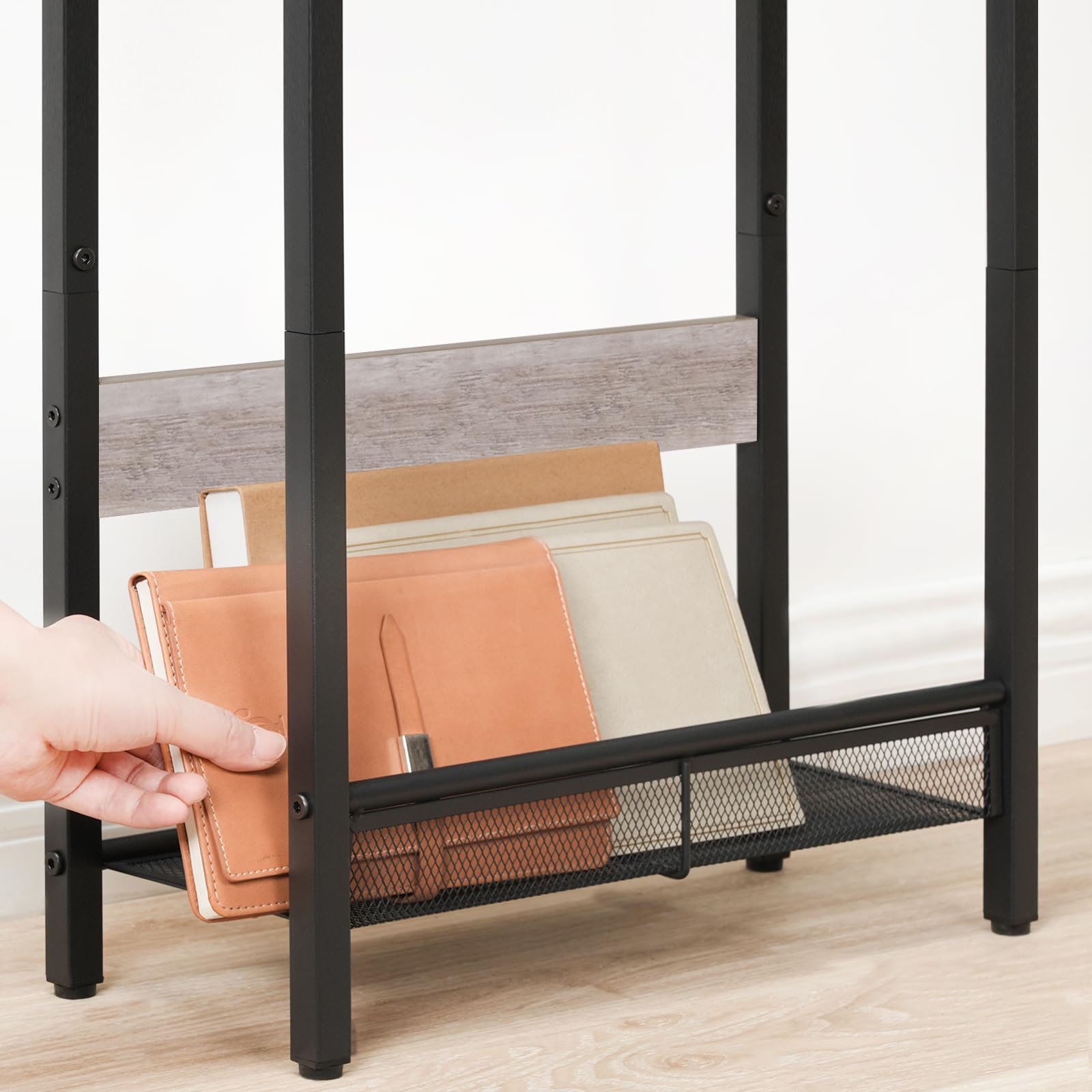CHOEZON Mesa Auxiliar Estrecha, Mesita de Sofá con Base de Carga, Mesilla de Noche Estrecha, Mesita de Centro con 3 Niveles, Sala de Estar, Gris Envejecido DTBZ05CBH