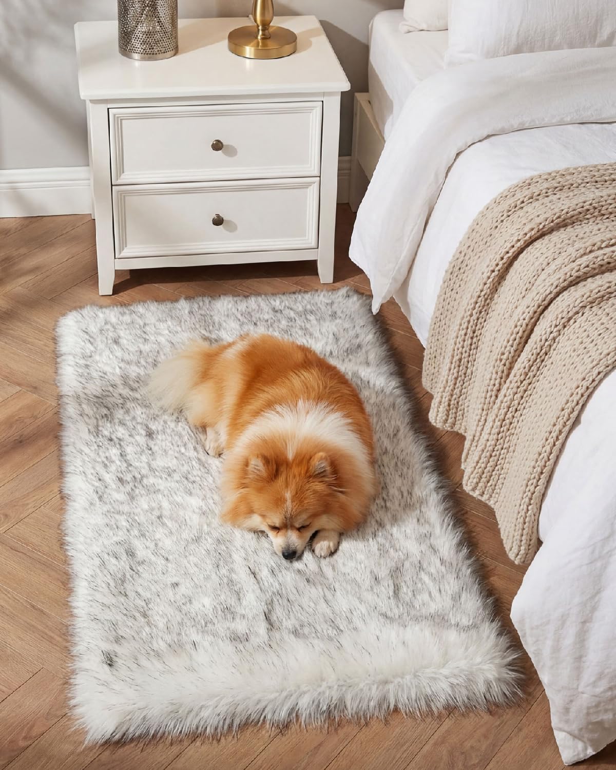 Gofodsil Plush Faux Sheepskin Shaggy Rug, Ultra Soft Fluffy Carpet for Living Room, Bedroom, Children's Room, Dining Room, White and Gray 60x110 cm — image 1