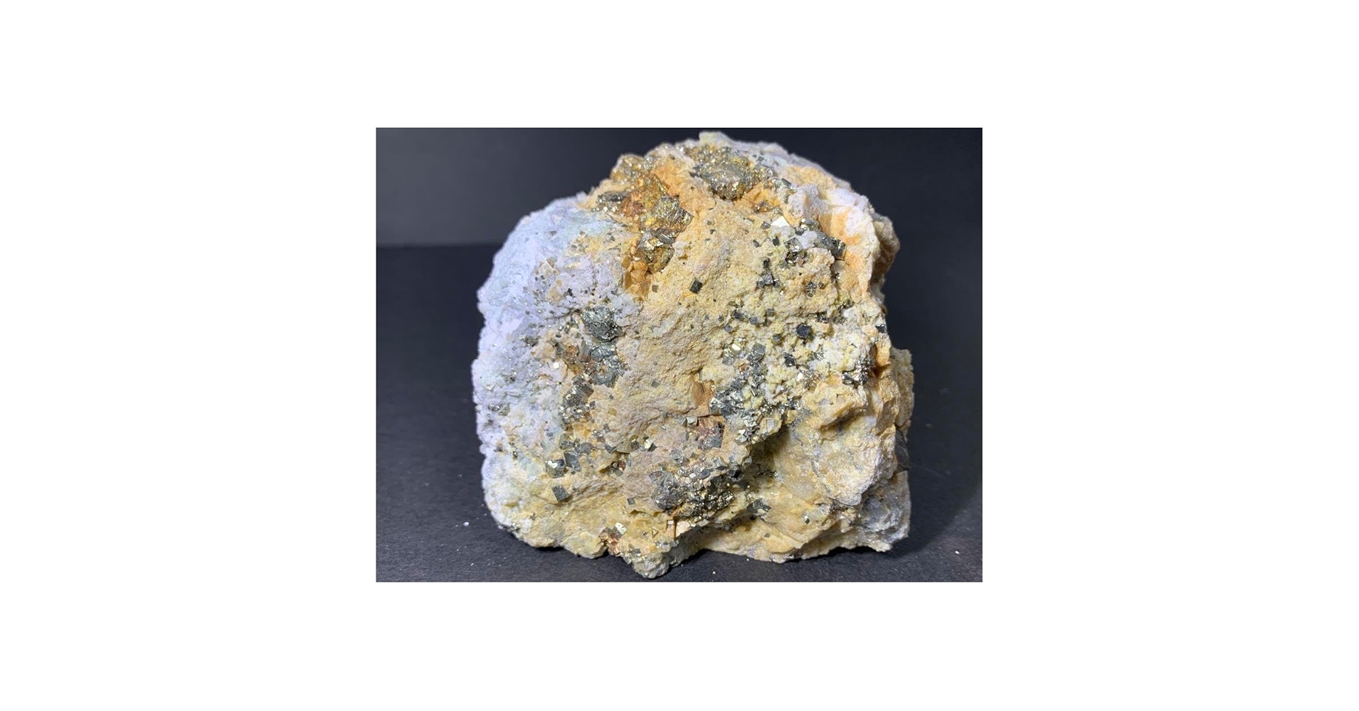 佐渡 金鉱石 原石 標本 鑑賞石 水石 天然石 自然石 飾石 台座付 2135g Amazon.co.jp: 金鉱石 鉱物標本 パワーストーン 鉱石 原石 鑑賞