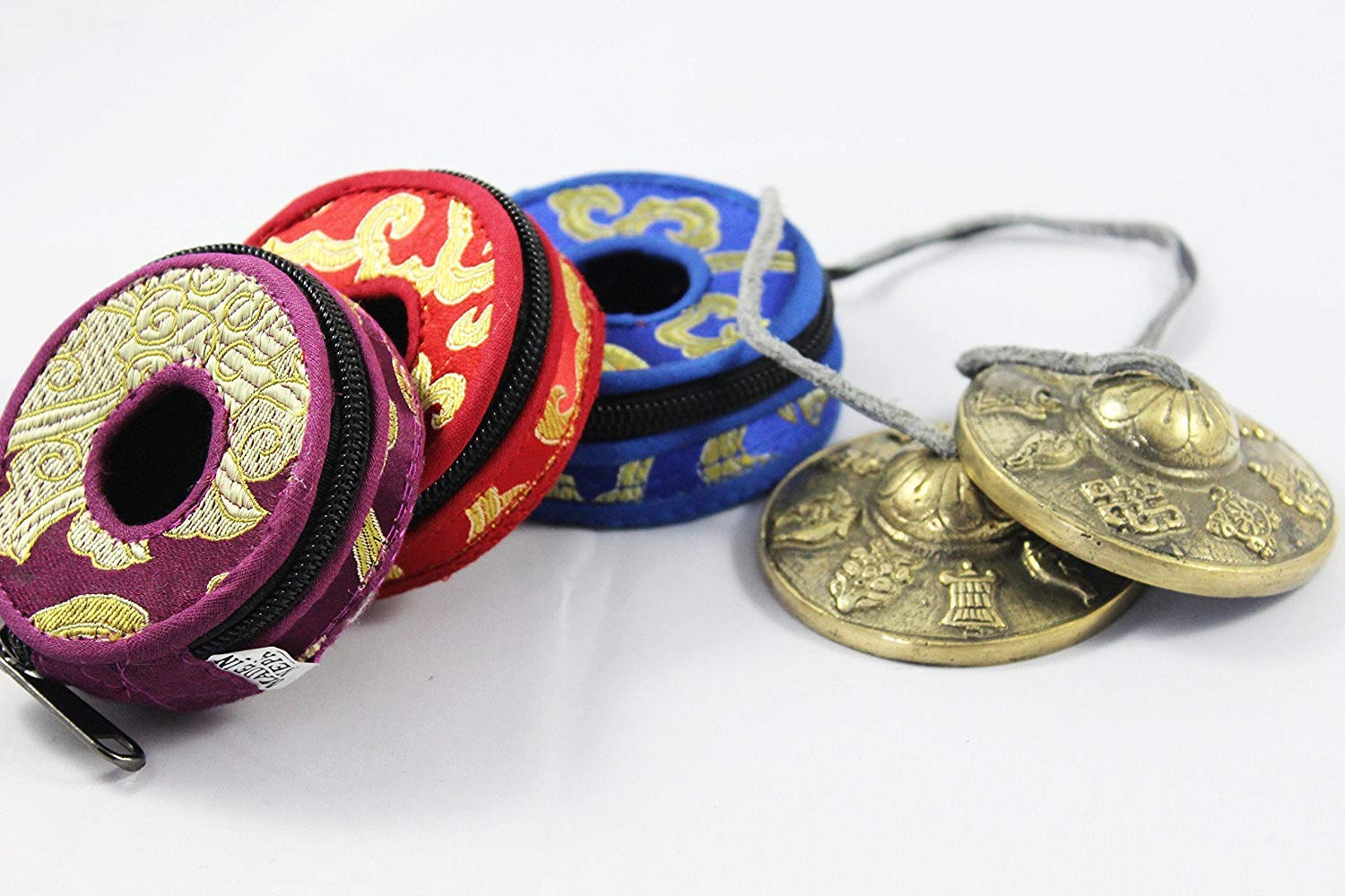 Campana de meditación tibetana Tingsha de 6,6 cm, 8 símbolos auspiciosos bellamente grabados en las superficies, afinada y fabricada a mano en Nepal