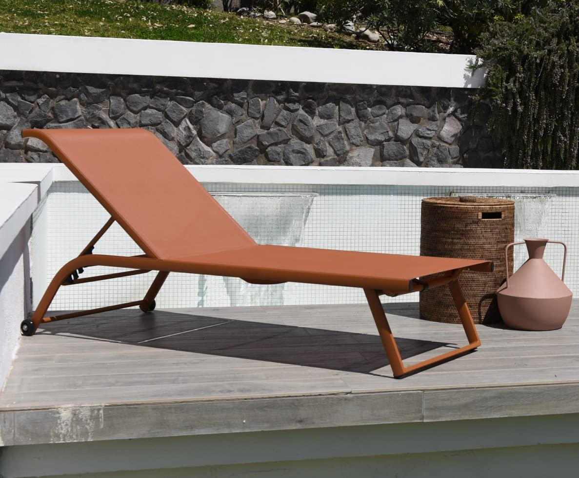 Lettino Prendisole In Alluminio Verniciato,Da Esterno, Con ruote, Rivestito In Texilene, Schienale Reclinabile 4 Posizioni 70 x 182 x 34 cm Per Giardino E Piscina (Arancio)