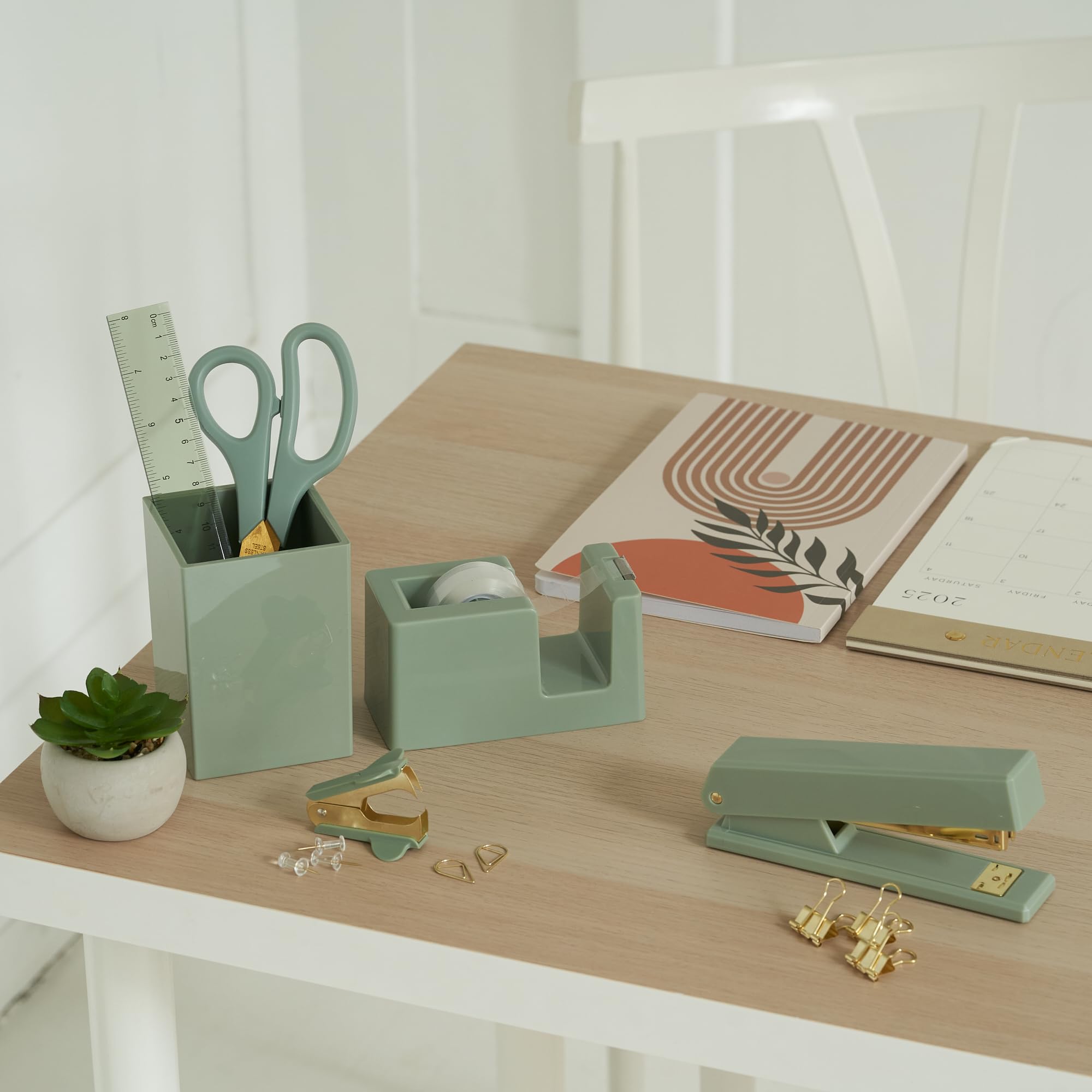 Ästhetisches Schreibtischzubehör-Set – ein komplettes Schreibtisch-Organizer-Set für Frauen wertet jede Bürodekoration auf – ein Bürobedarf-Set mit goldfarbenem Finish inkl. Stifthalter, Schere