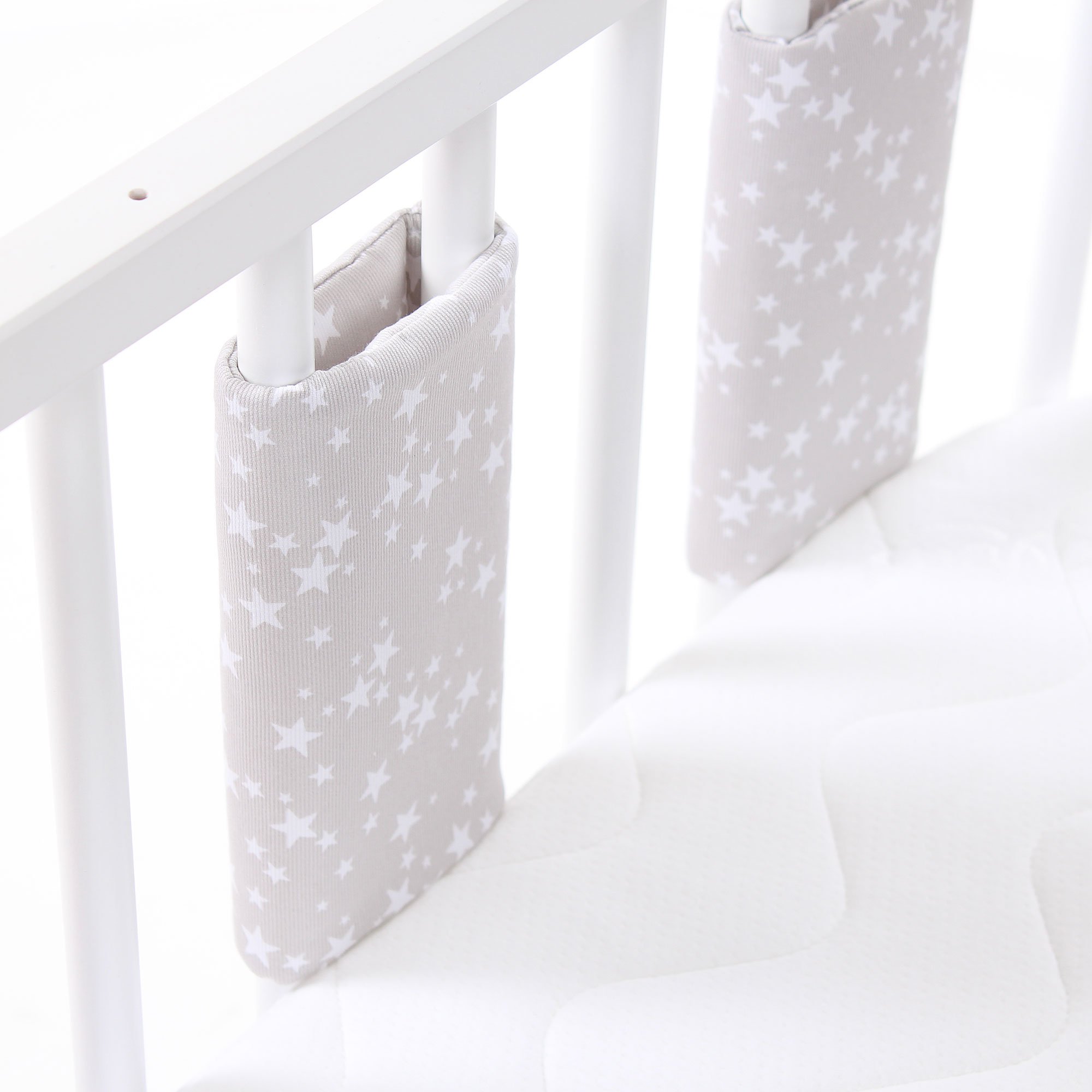babybay Nestchen Ultrafresh Piqué passend für Modell Maxi, Boxspring, Comfort, Mini und Midi, perlgrau Sterne weiß