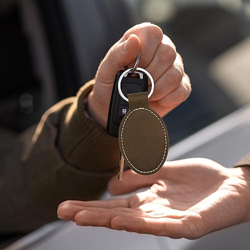 Miniatura 166 de LaserGram Llavero ovalado, Virgen de Guadalupe, grabado personalizado incluido (rústico con oro)