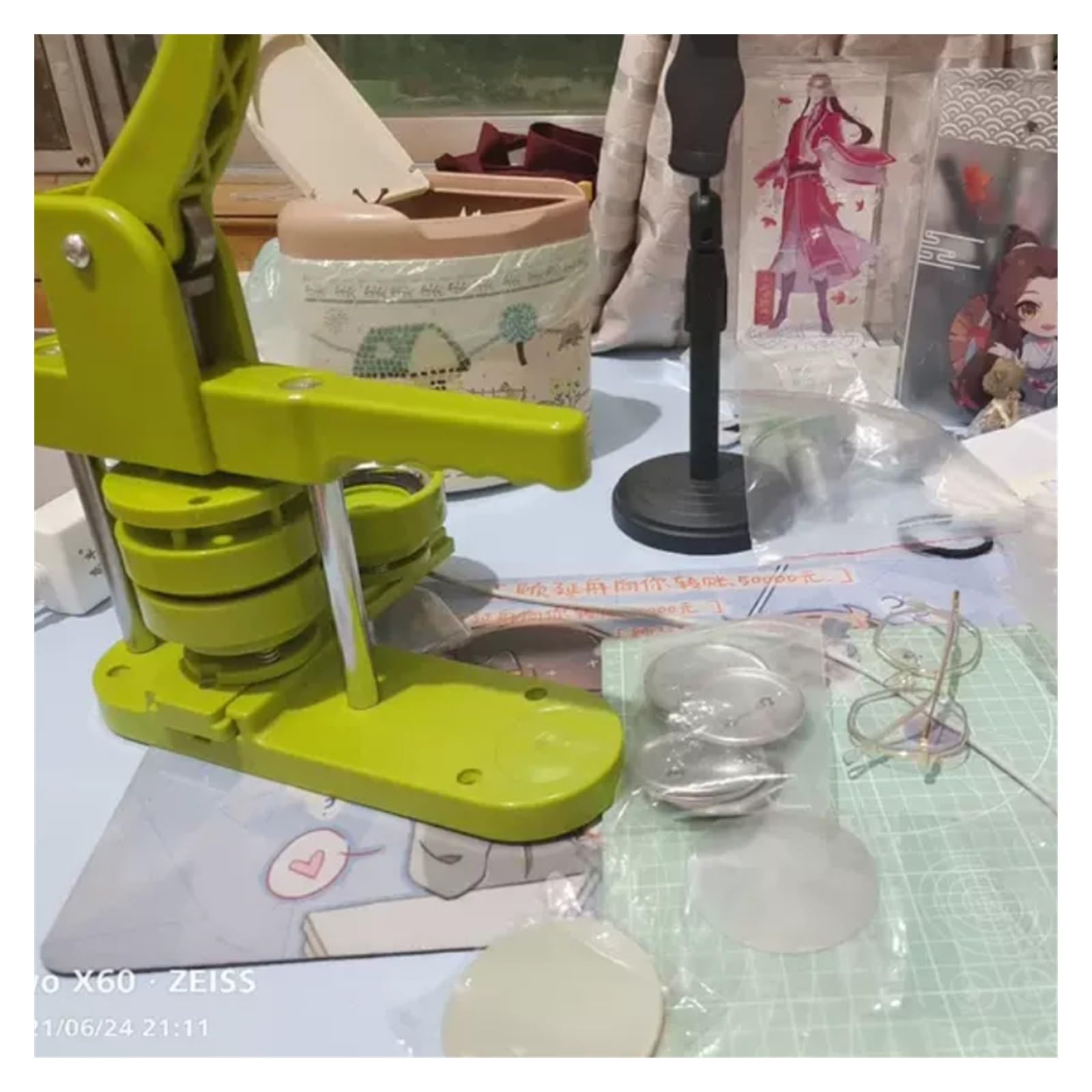 Zestaw do robienia odznak, Maszyna do tworzenia guzików odznakowych 25mm-58mm DIY Pin Button Maker odznaka dziurkacz prasa maszyna produkcji, z guzikiem forma odznak(25MM)