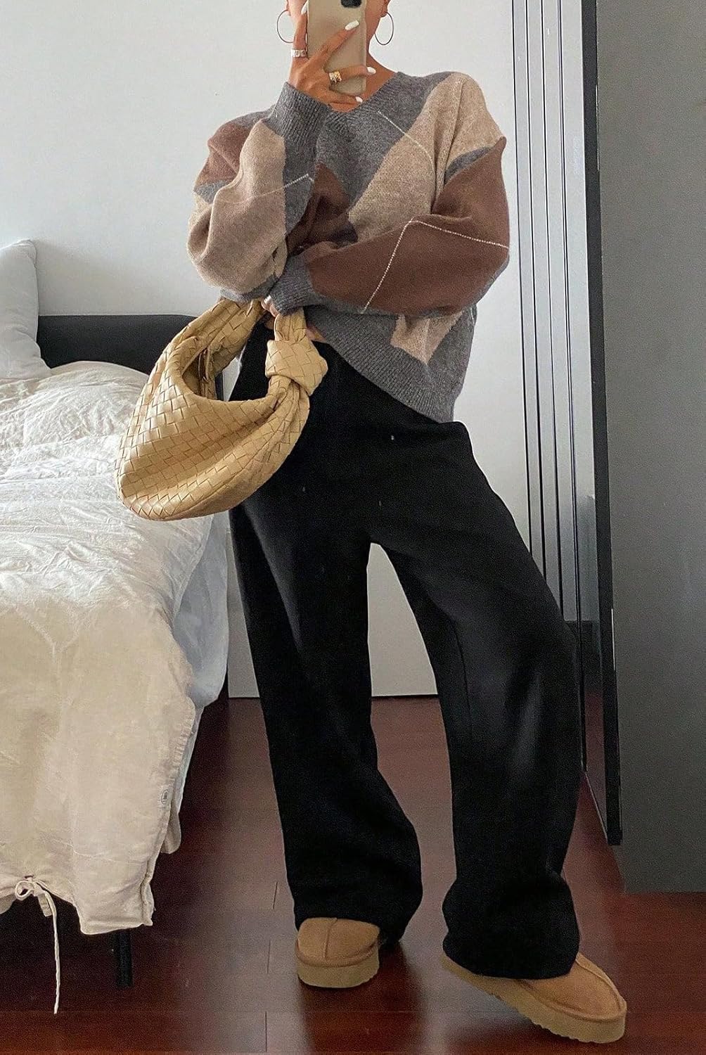 chouyatou Women's 2025 Fall V-Neck Argyle Sweaters Pullover Oversized Chunky Knit Casual Sweater Top - Image 4