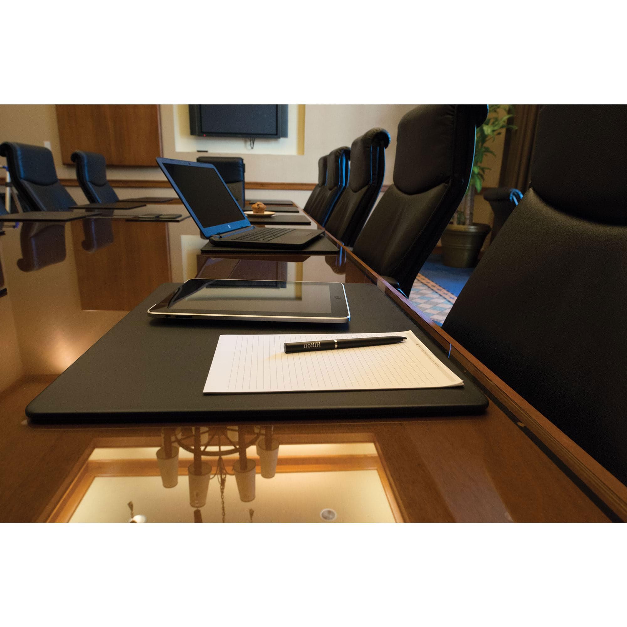 DACASSO Kunstleder-Konferenztischunterlage – luxuriöses Leder-Schreibunterlage zum Schreiben – gepolsterter Oberflächenschutz für den Executive-Schreibtisch – (Schwarz, 43,2 x 35,6 cm)