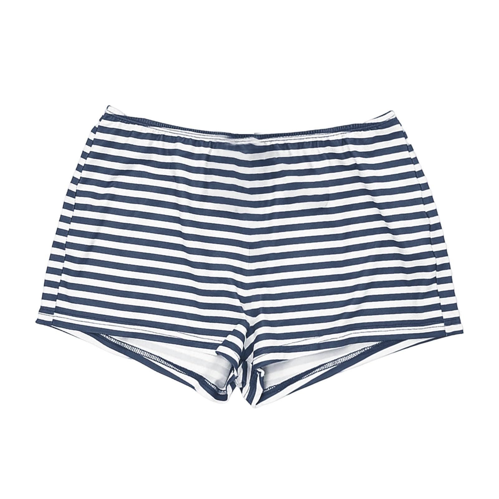 Lässige, locker geschnittene Streifenshorts – bequemes Zweiteiler-Outfit für den Sommer.