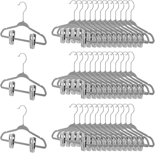 Soaoo Paquete de 50 perchas de terciopelo para bebé con clips, perchas para bebés con 100 clips movibles para niños, pantalones de bebé, ropa para