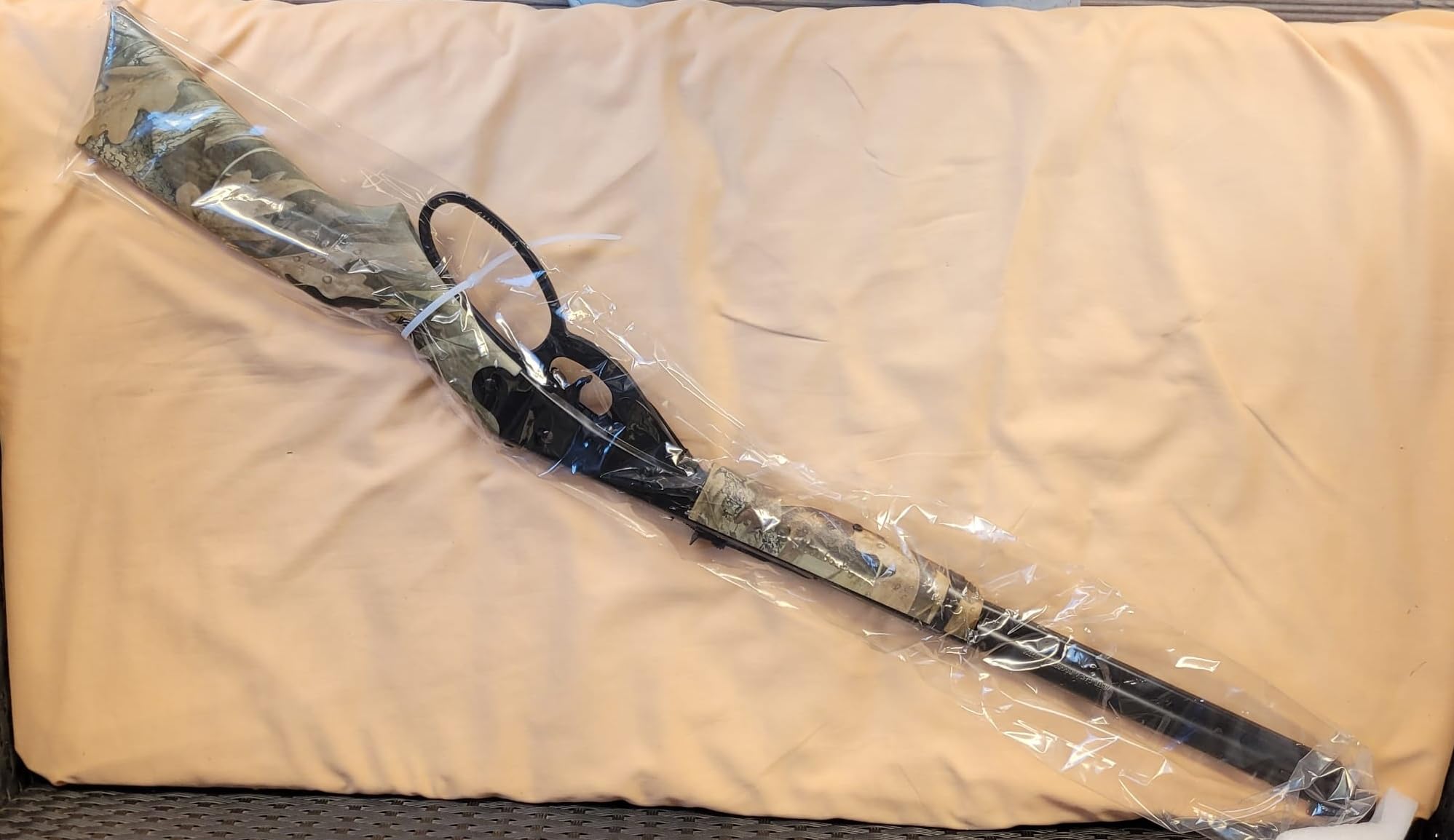 Pack Carabina de Aire Comprimido Daisy 1999 Lever Action. Escopeta de balines 1999 Camuflaje. Incluye: Tarjeta DE Armas, Gafas de protección, Funda, y balines