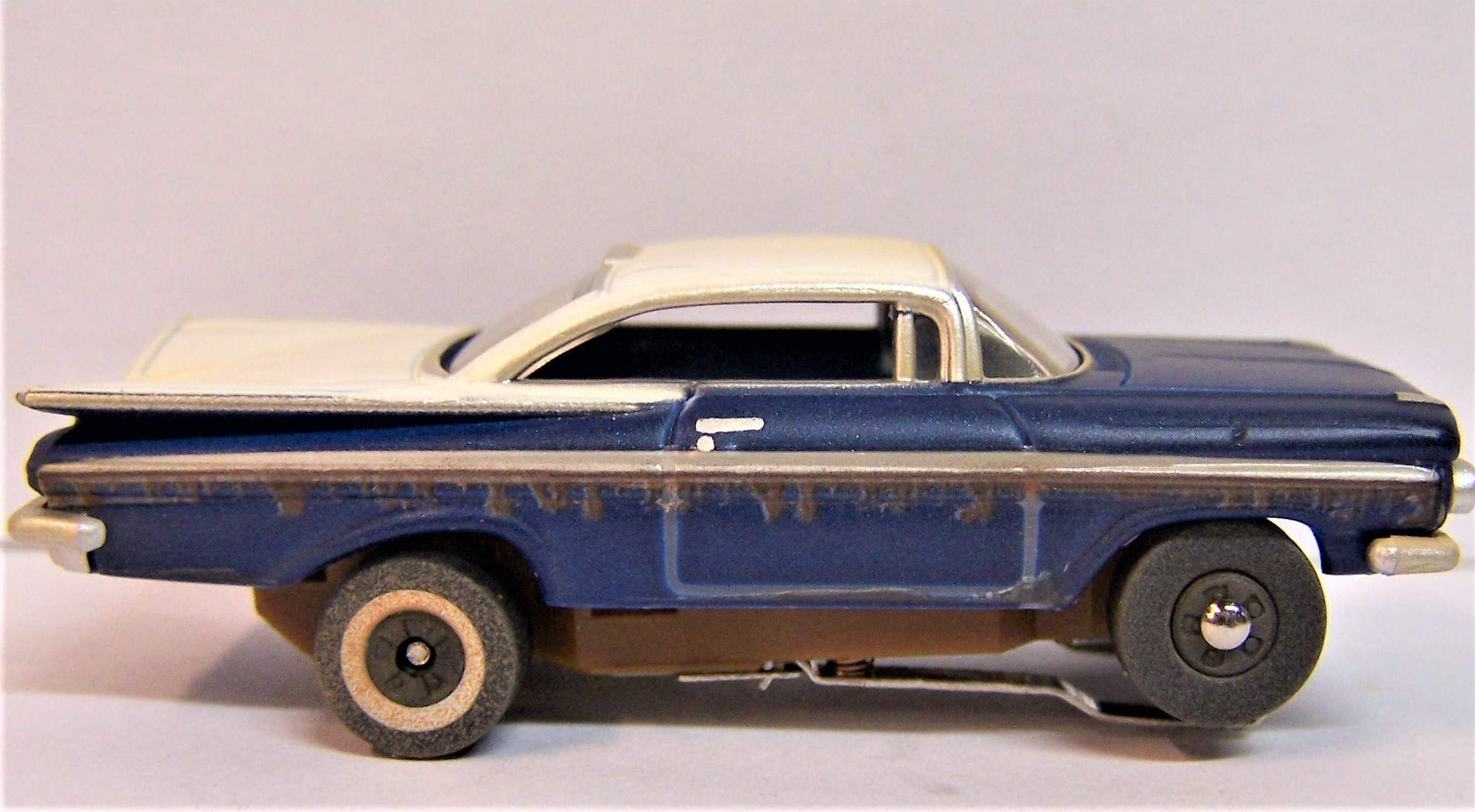 Auto World 59 Cadillac ☆HOスロットカー Auto World 4Gear 1959 Cadillac Ambulance (Silver & Blue) HO