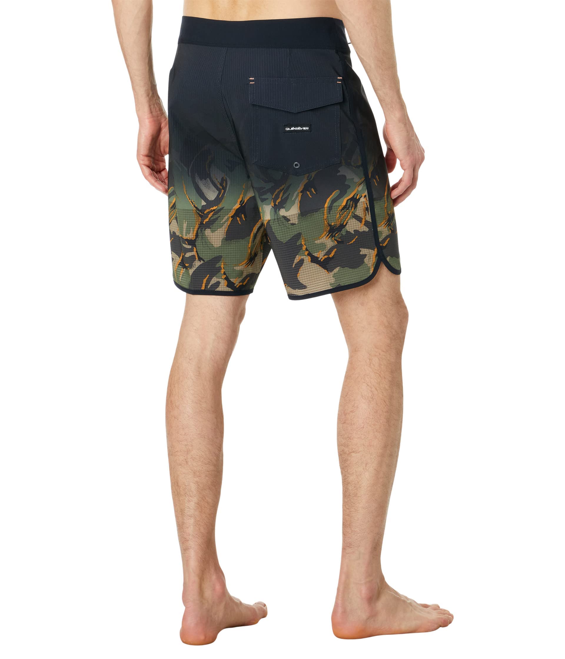 Quiksilver Men's Standard Highlite Scallop 19 Boardshort Swim Trunk, Four Leaf Clover, 31