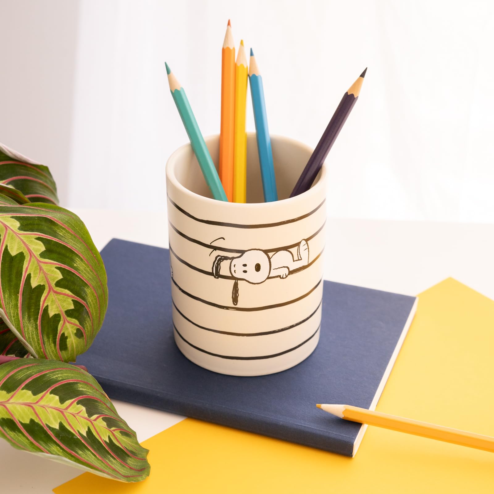 Grupo Erik Snoopy Pen Holder | Pen Holder For Desk, Pen Pot, Pencil Pot, Pencil Holder | Desk Organiser, Desk Accessories | Snoopy Gifts, Snoopy Mug, Snoopy Stationery | Ceramiczny pojemnik na długopisy, pojemnik na ołówki, organizer na biurko, artykuły p