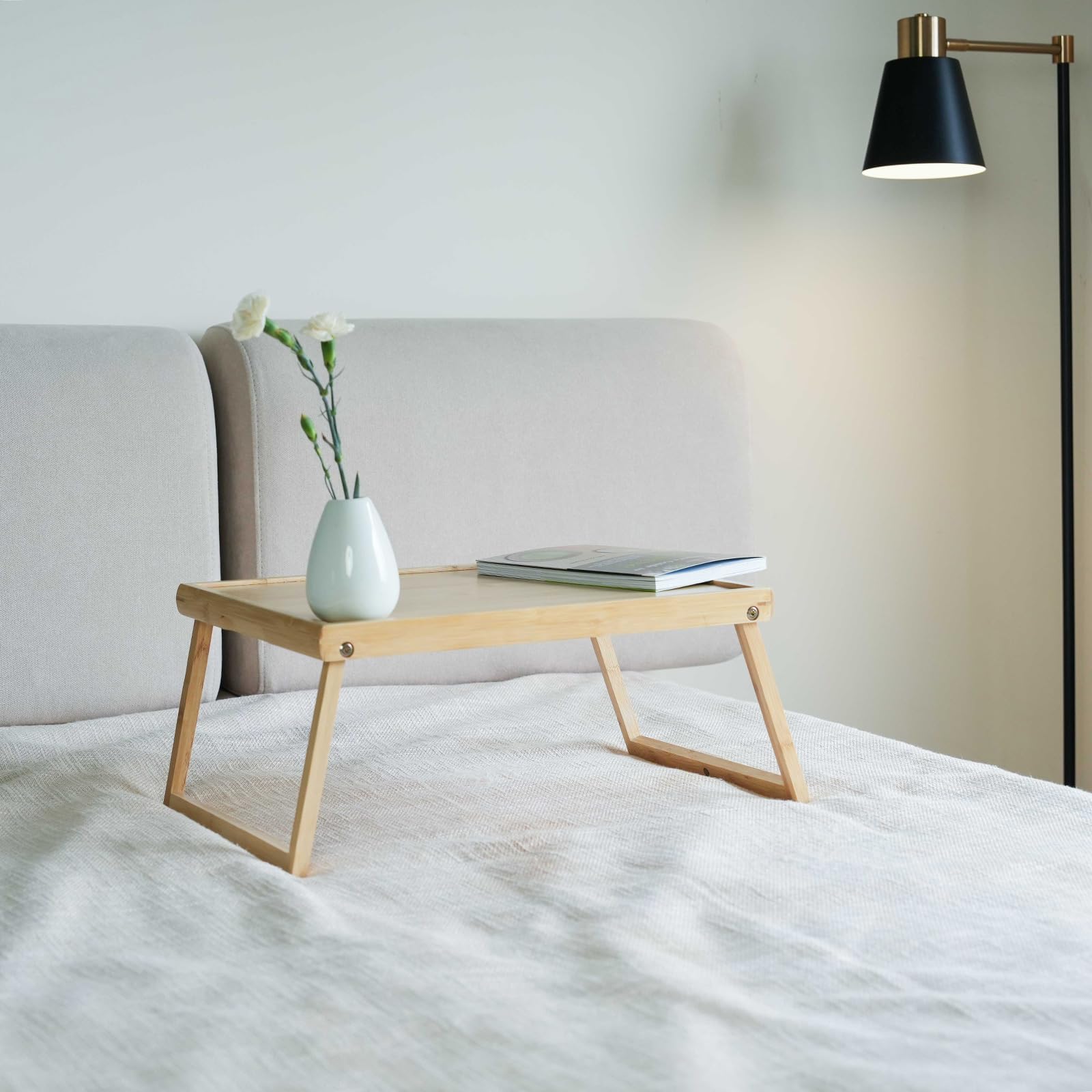 Plateau de lit avec pieds pliants, plateau de service en bambou pour nourriture et collation, petit déjeuner et ordinateur portable pour lit ou canapé