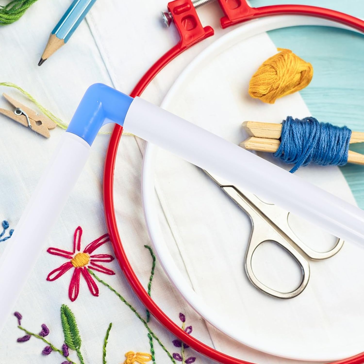 OSALADI Portable Plastic Embroidery Frame Clamp 30x40cm for Cross Stitch Quilting Needlework Craft Tool with Random Color for DIY Handheld Sewing
