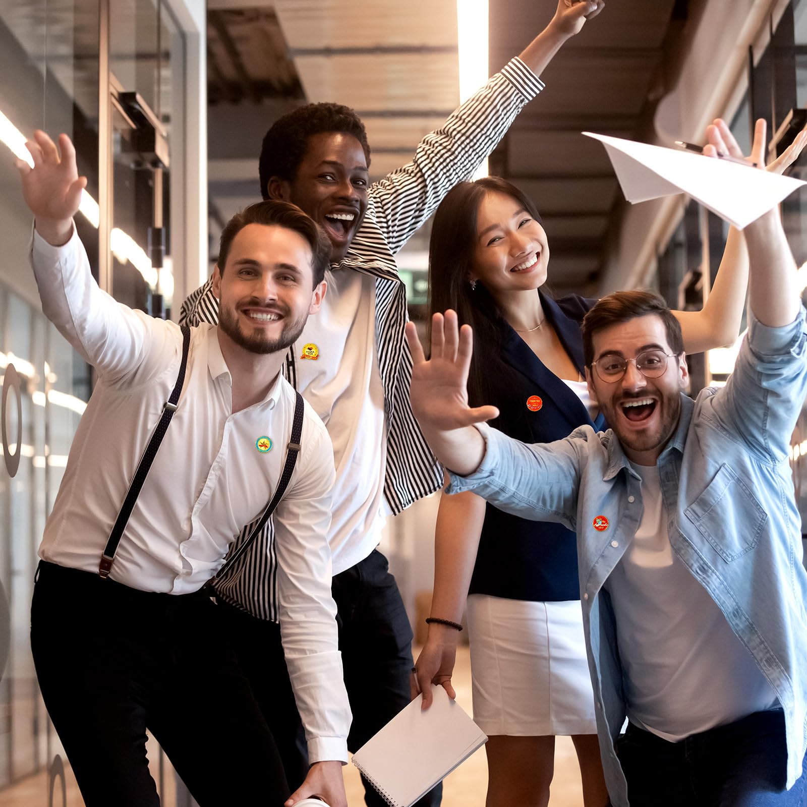 Lyrow 50 spille da bavero con scritta "Employee of the month", placcate in smalto smaltato, regalo per dipendenti