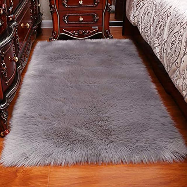 Wissec Faux Fur Rug Soft Grey Fluffy Rug, fluffy carpet,Faux Sheepskin Rugs Floor Carpet for Bedrooms Living Room Kids Rooms Decor Bedside Rugs, Runner Rug for Hallway23.6x35.4 inch (Grey,60 * 90cm)