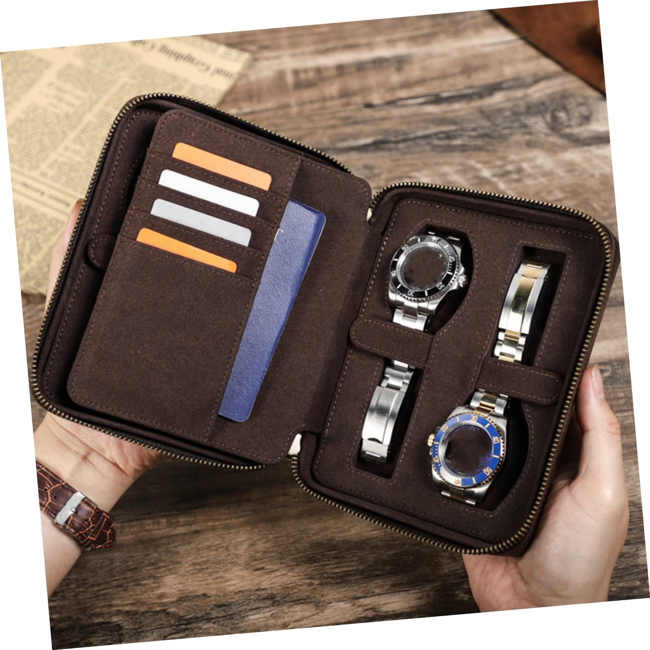 FOMIYES Estuche de Cuero para Reloj 4 Ranuras, Viaje y Orden | Acabado Vintage, Cierre Cremallera, Diseño Delgado, Tono Café, Compartimentos Laterales