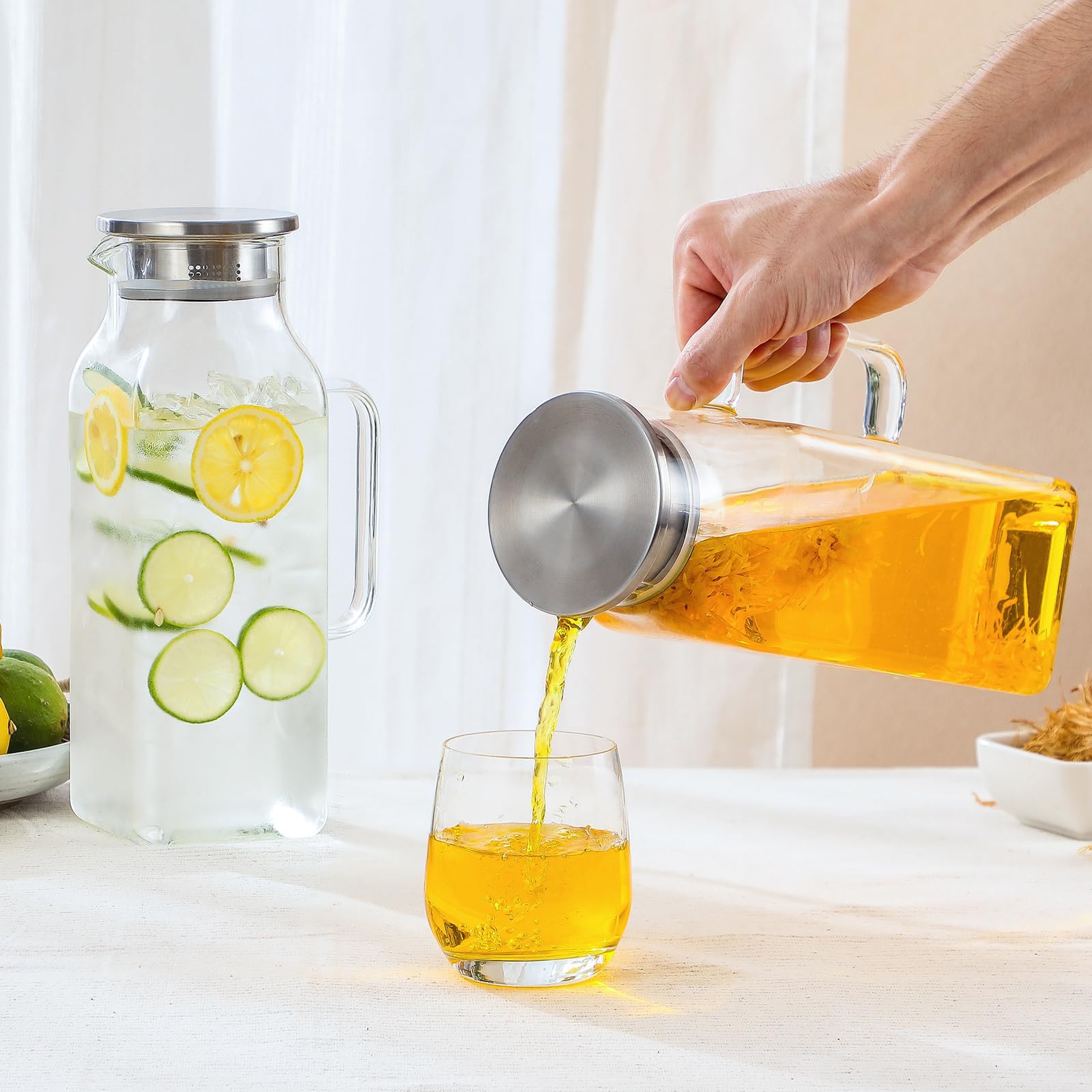PANGBOER Jarra cuadrada transparente con tapa y mango ergonómico dispensador de agua para oficinas, perfecto para servir bebidas en hogares u oficinas, recipiente de bebidas de alta claridad