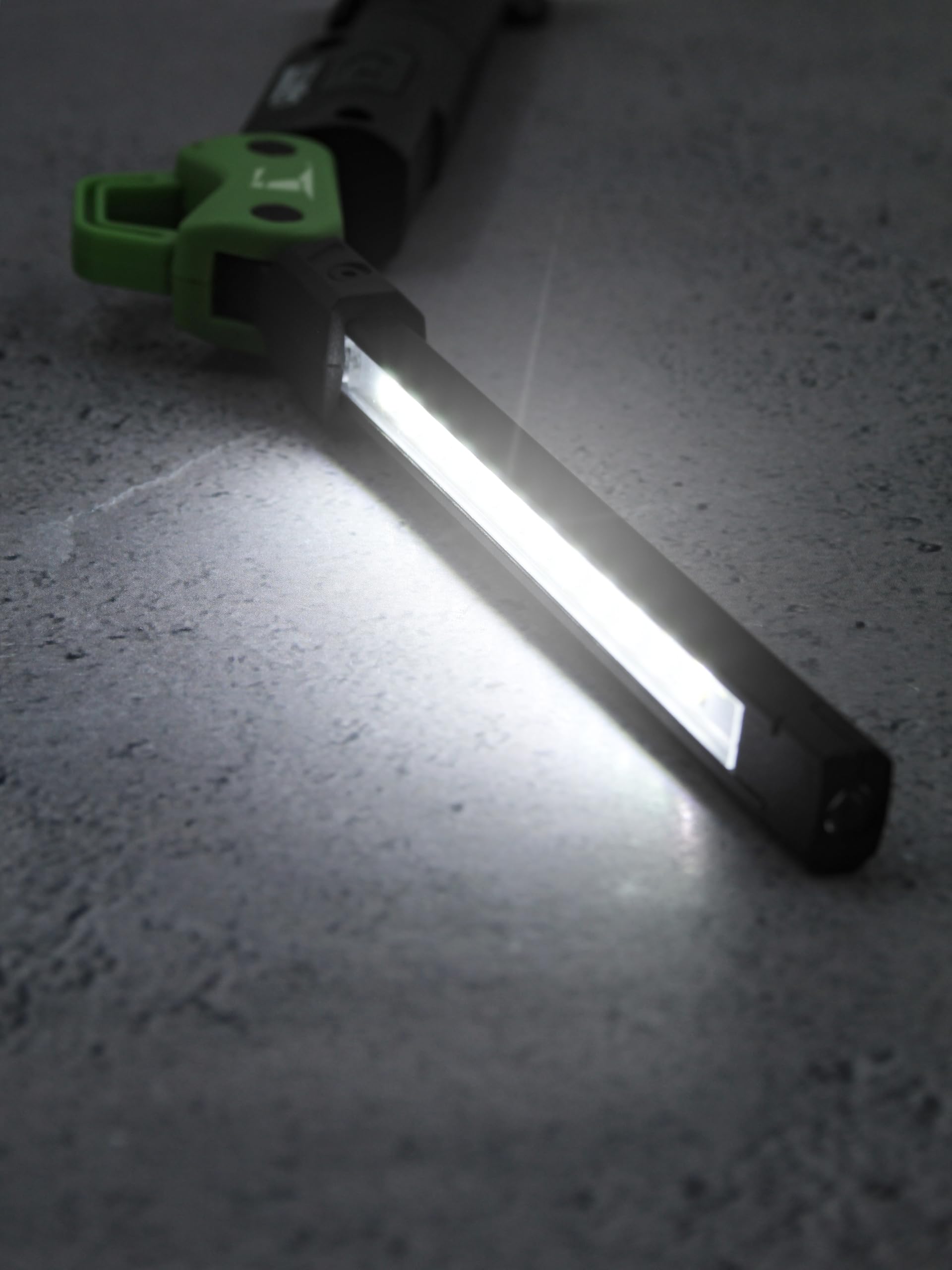 Lighthouse - L/HT40FR - Rechargeable Slim Folding Inspection Wand Work Light Torch - 400Lm, Grey, 160 x 35 x 20mm (Folded) - Image 3