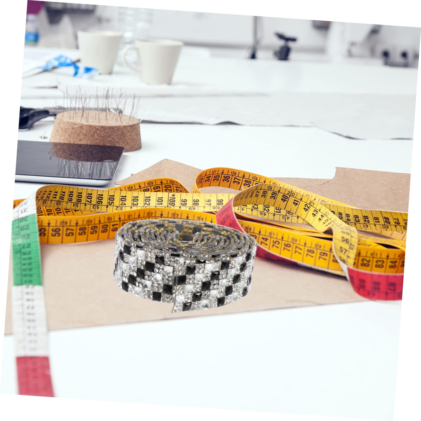TEHAUX 5rollen Rhinestone Dekoband Für Bastelprojekte Selbstklebendes Strassband Für Hochzeiten Kostüme Und Kreative Deko-ideen