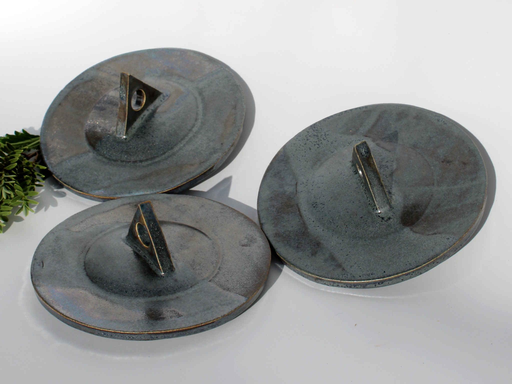 KERZENFRESSER Indoor handgefertigte Keramik mit Deckel, silber-blau