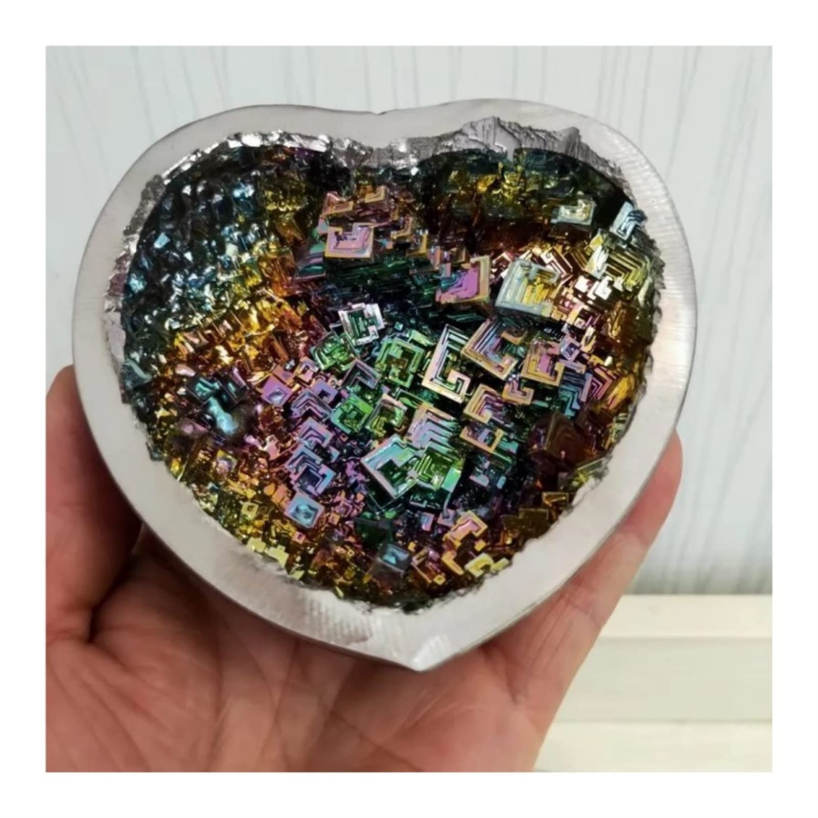 Macro De La Pierre Minérale De Bismuth Sur Fond Blanc | Photo Premium